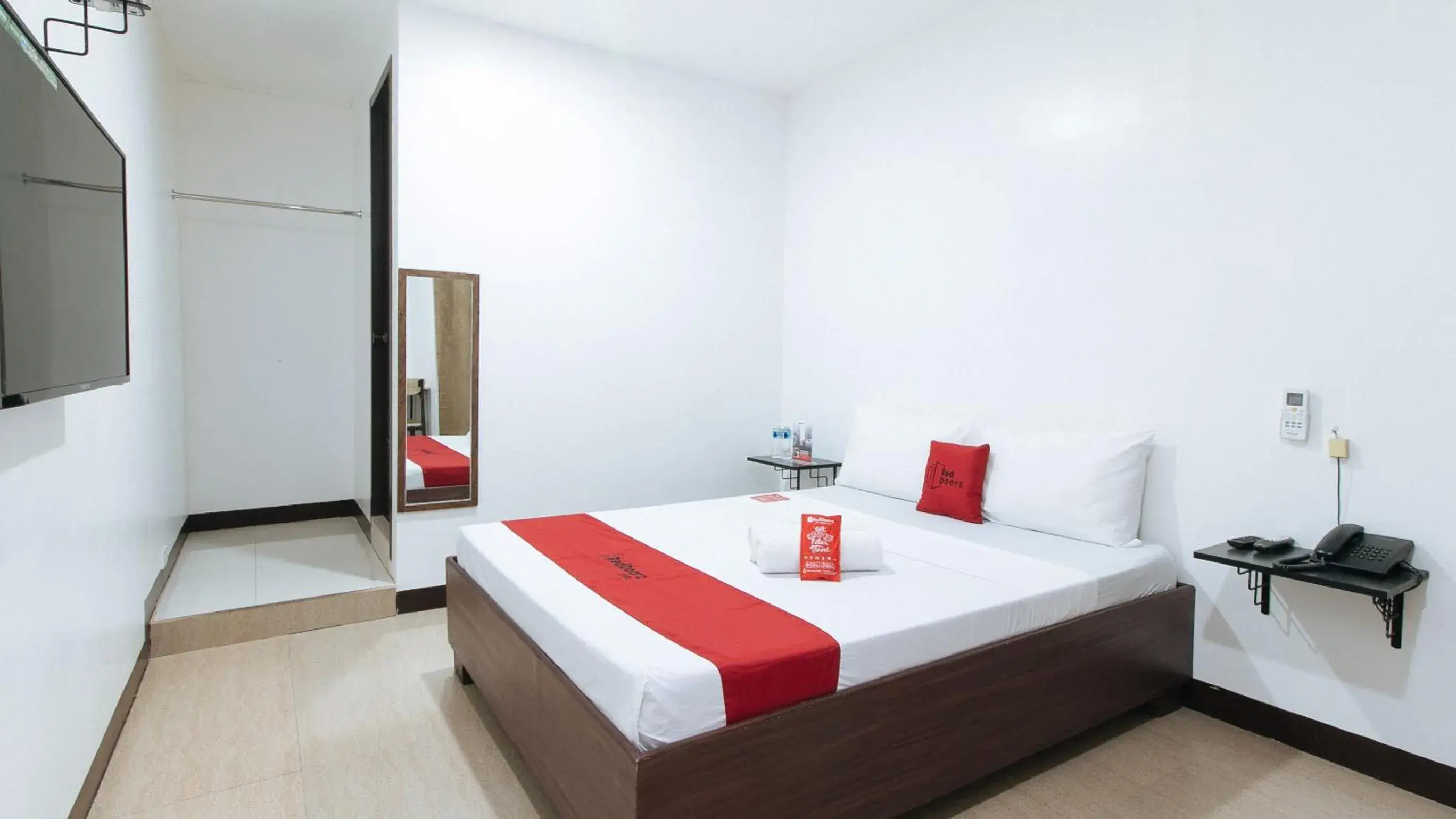 Bed in RedDoorz at San Antonio Makati Bed in RedDoorz at San Antonio Makati