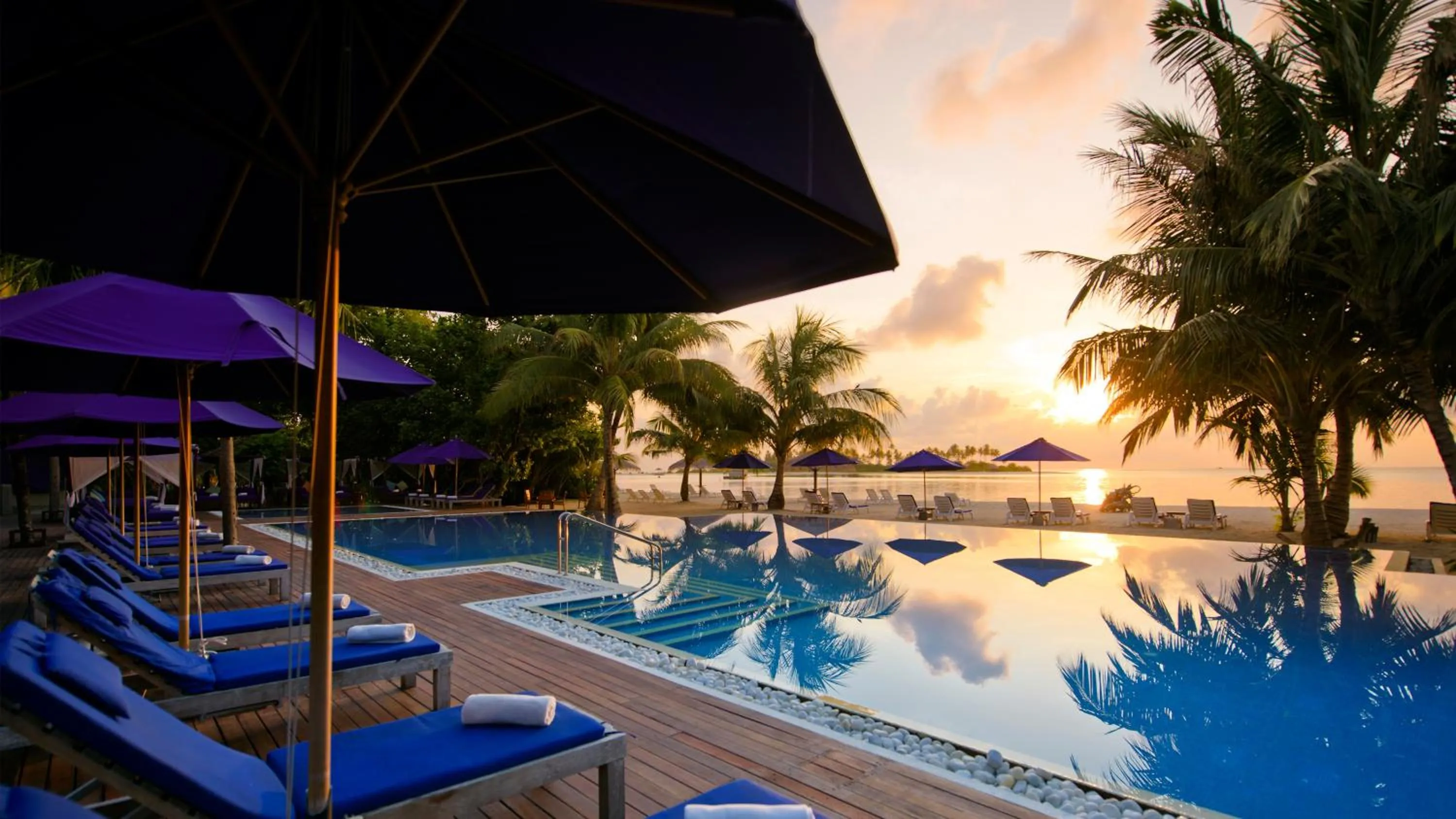 Swimming pool in Sun Siyam Olhuveli