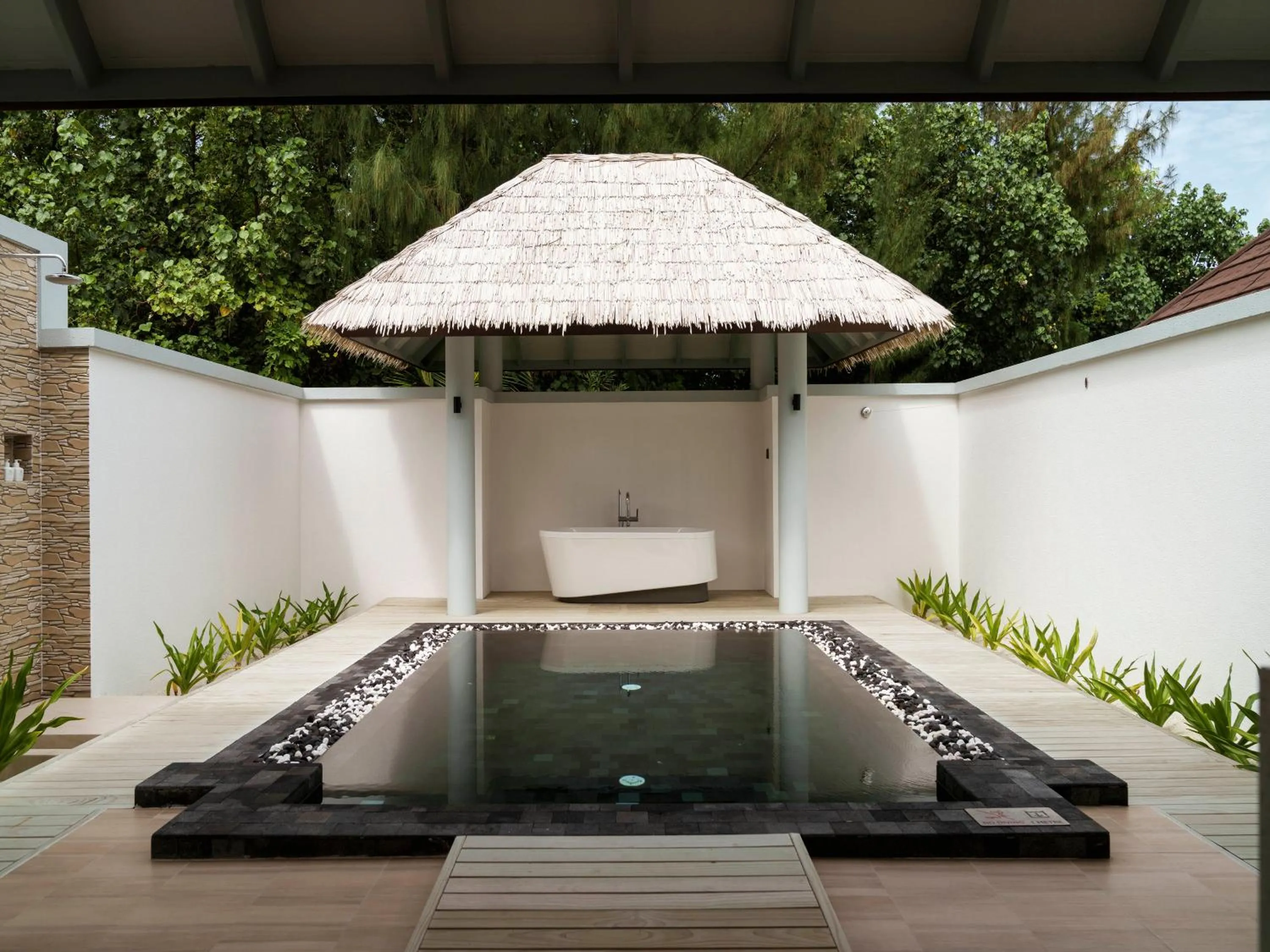 Swimming pool in Sun Siyam Olhuveli