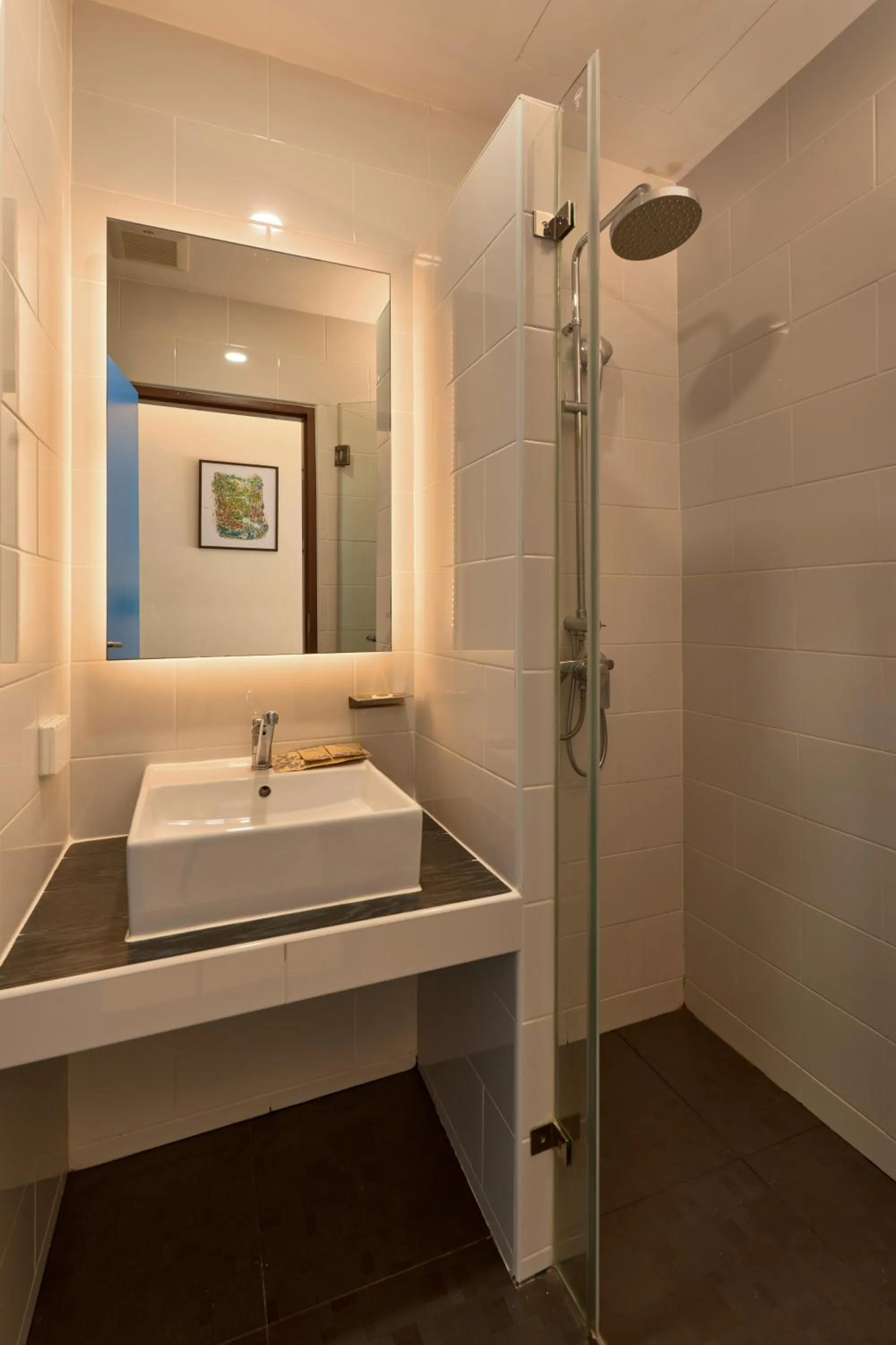 Bathroom, Bed in Red Door Samsen Hotel, Bangkok