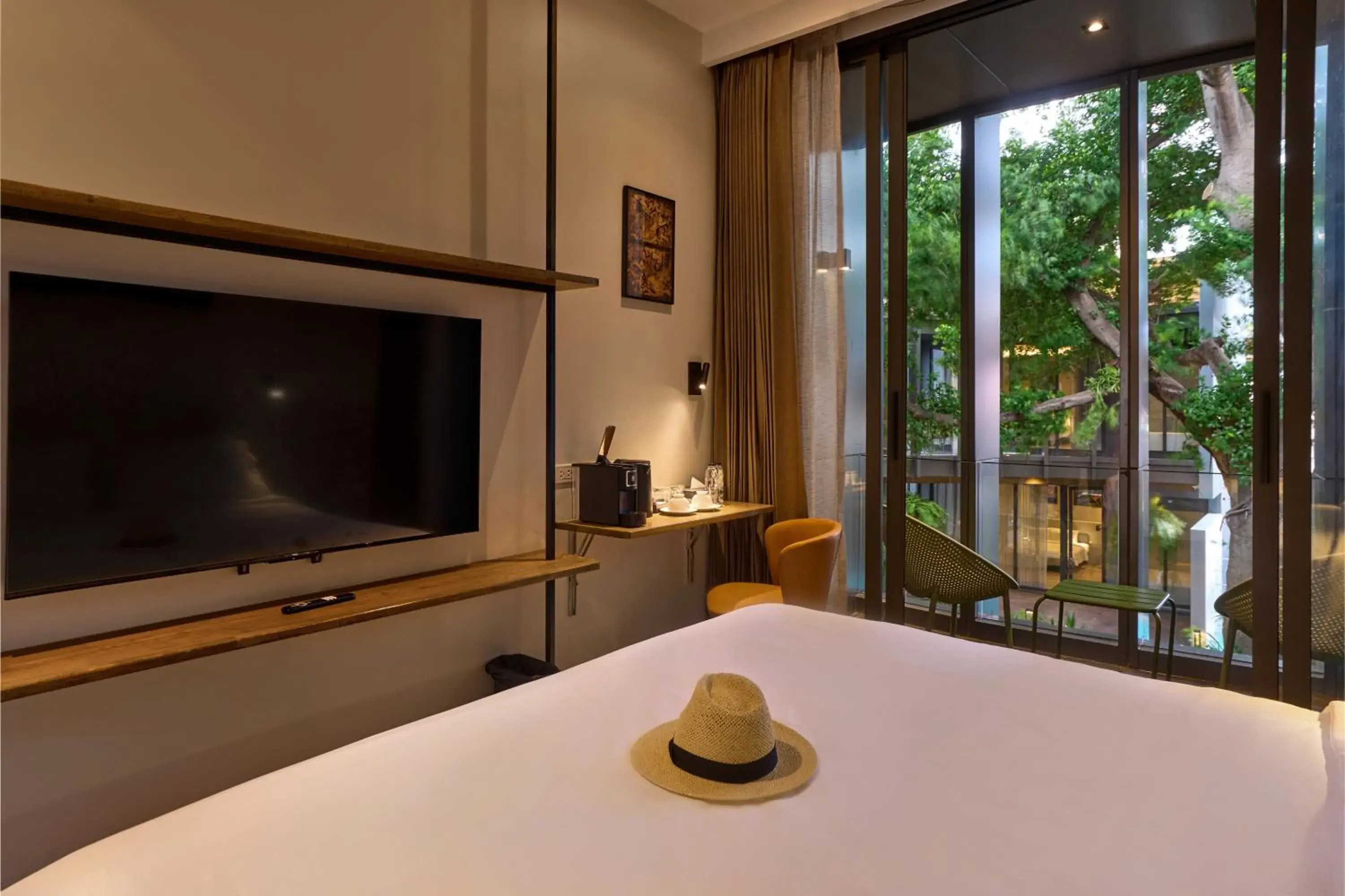 Balcony/Terrace, Bed in Red Door Samsen Hotel, Bangkok Balcony/Terrace, Bed in Red Door Samsen Hotel, Bangkok