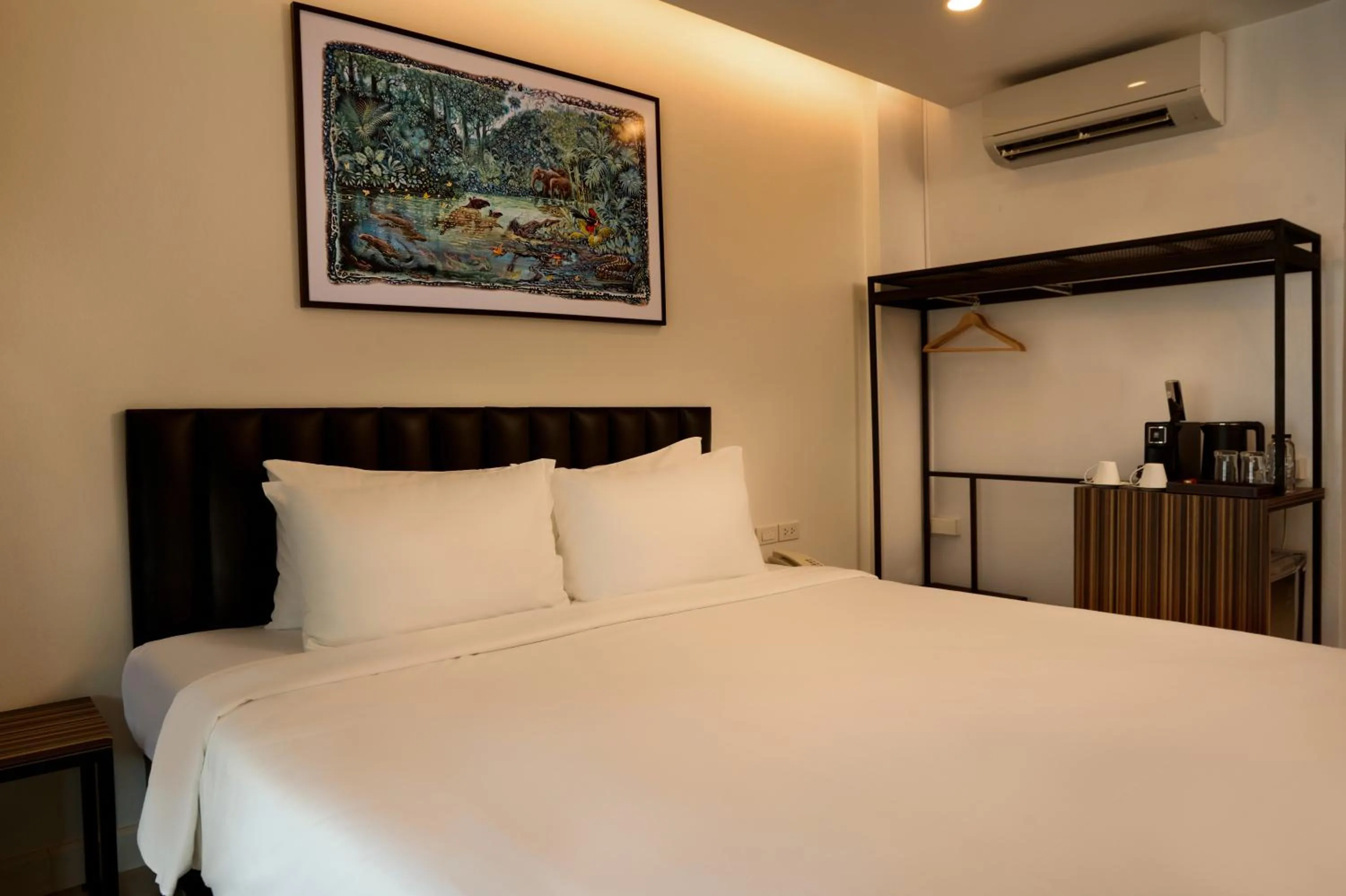 Bedroom, Bed in Red Door Samsen Hotel, Bangkok