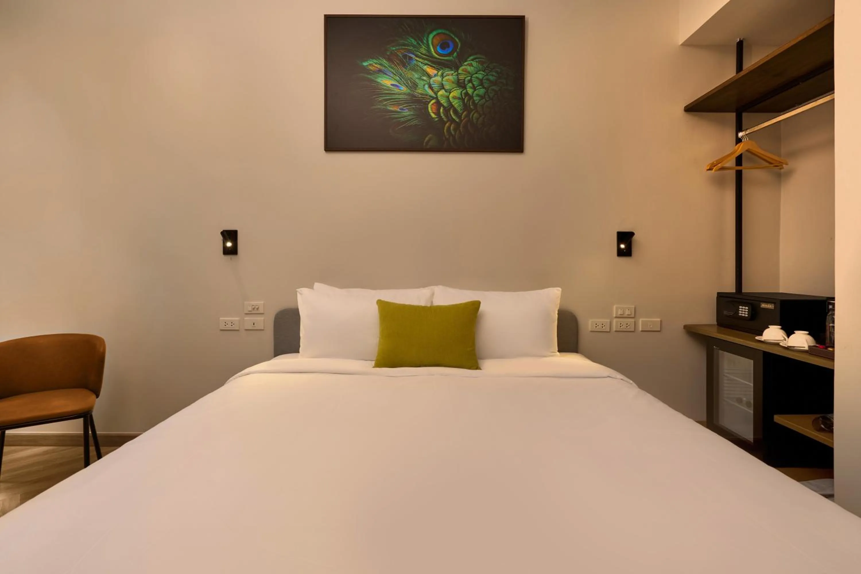 Bedroom, Bed in Red Door Samsen Hotel, Bangkok