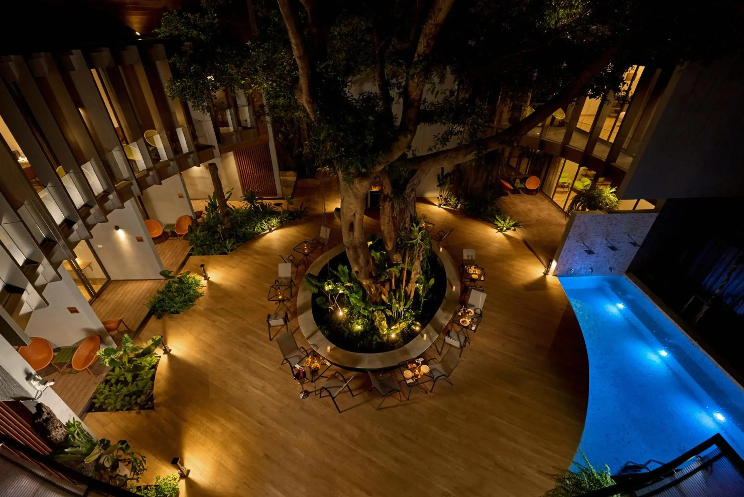 Inner courtyard view in Red Door Samsen Hotel, Bangkok Inner courtyard view in Red Door Samsen Hotel, Bangkok