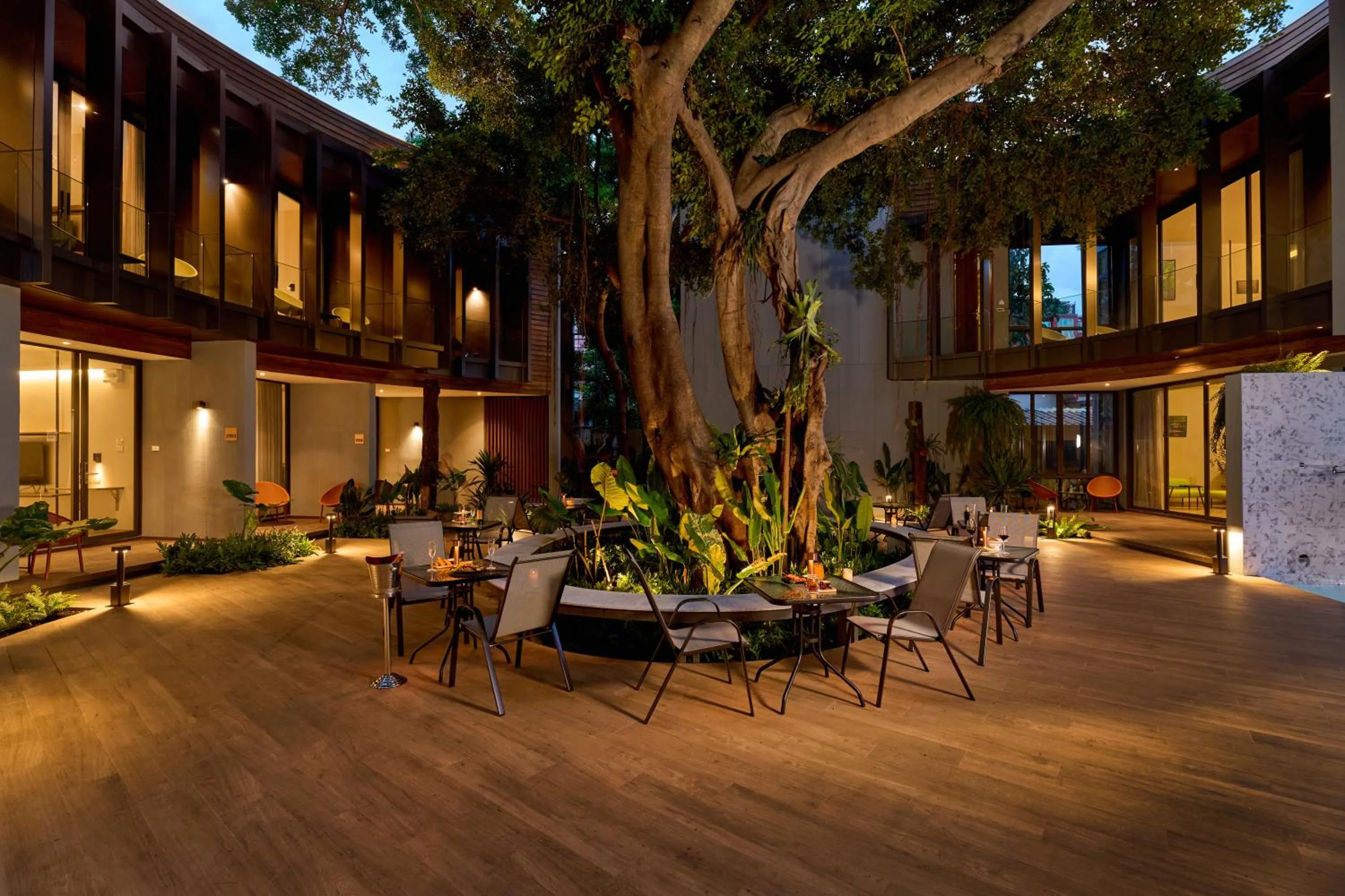 Garden in Red Door Samsen Hotel, Bangkok