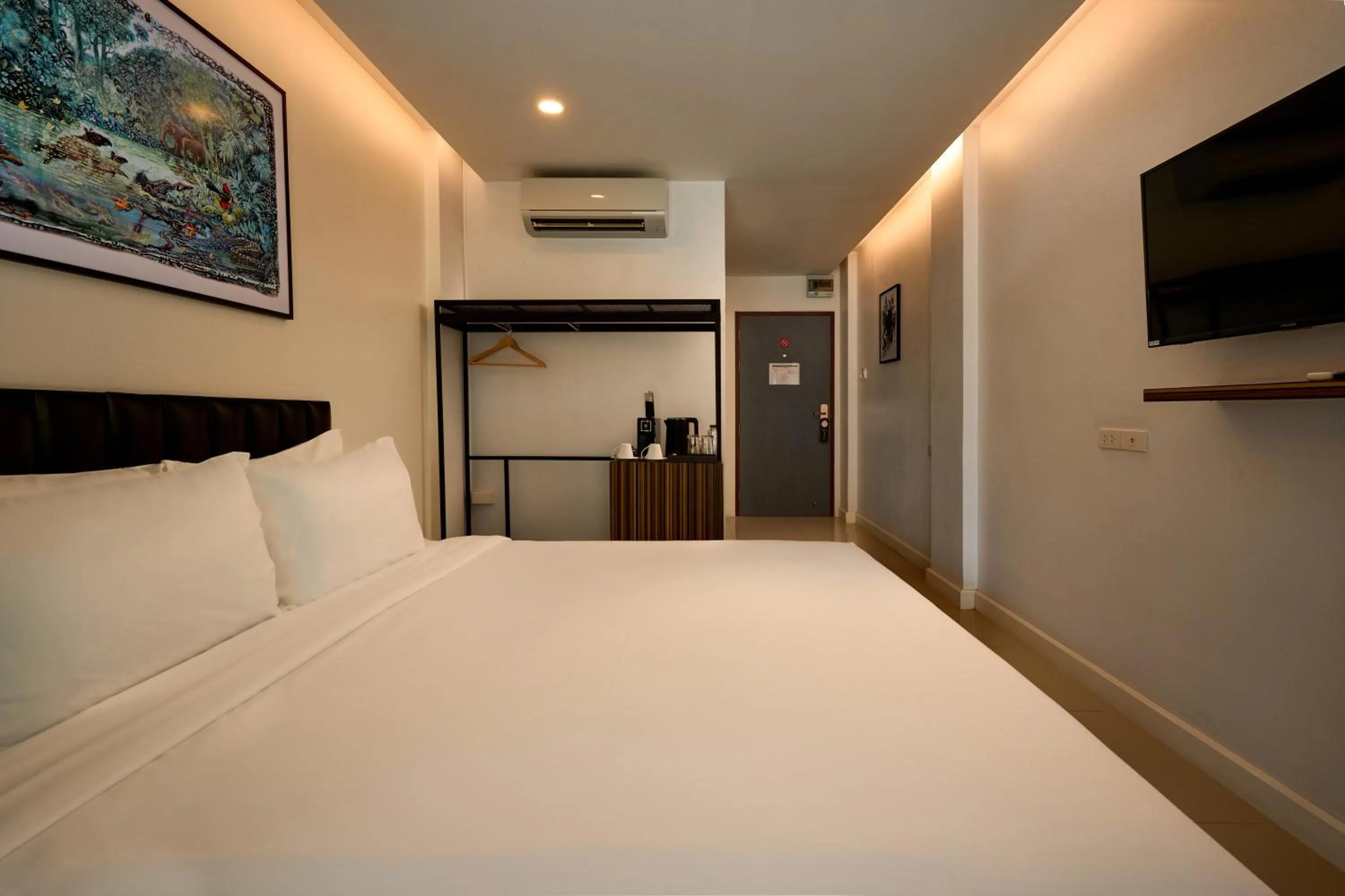 Bedroom, Bed in Red Door Samsen Hotel, Bangkok