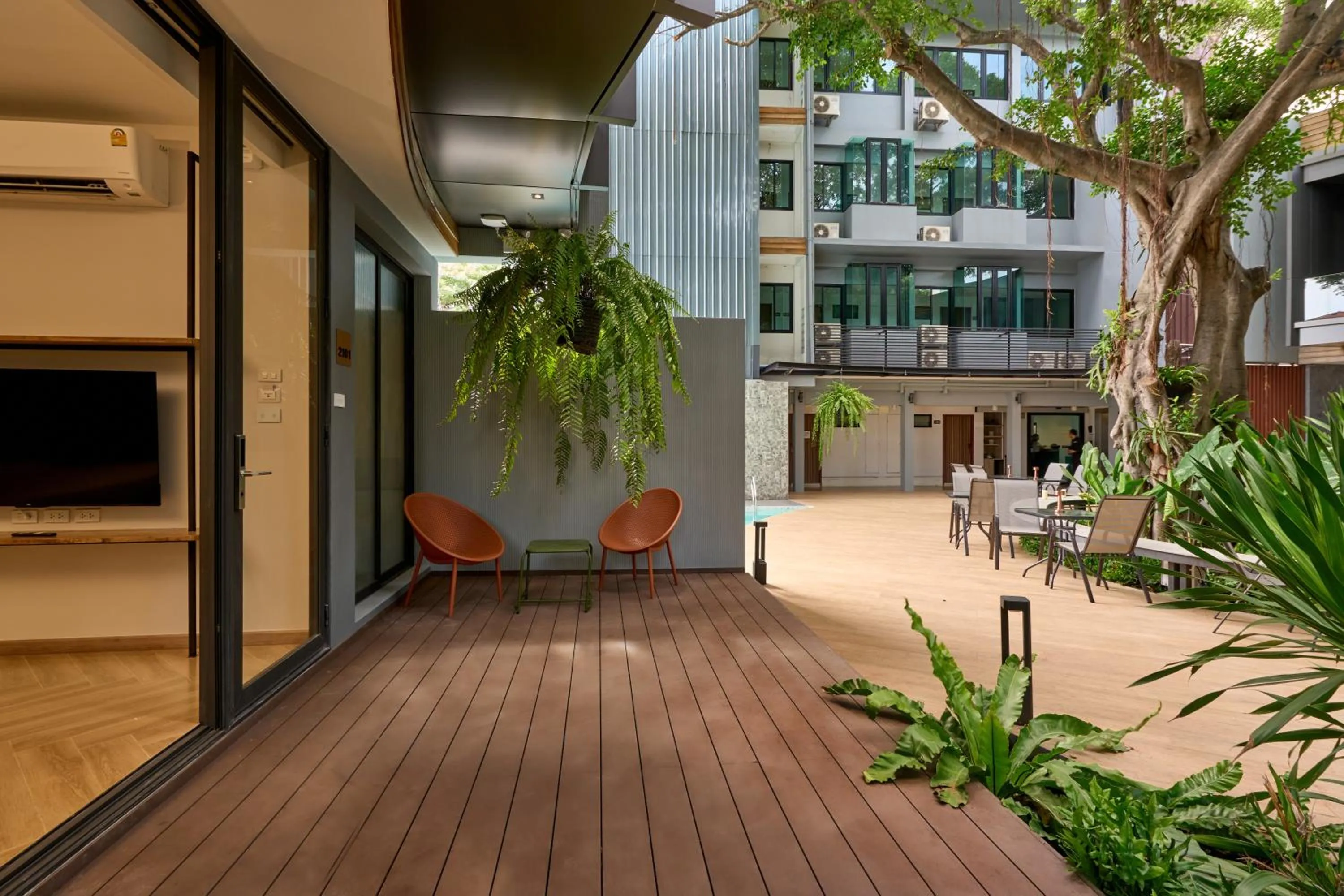 Balcony/Terrace in Red Door Samsen Hotel, Bangkok