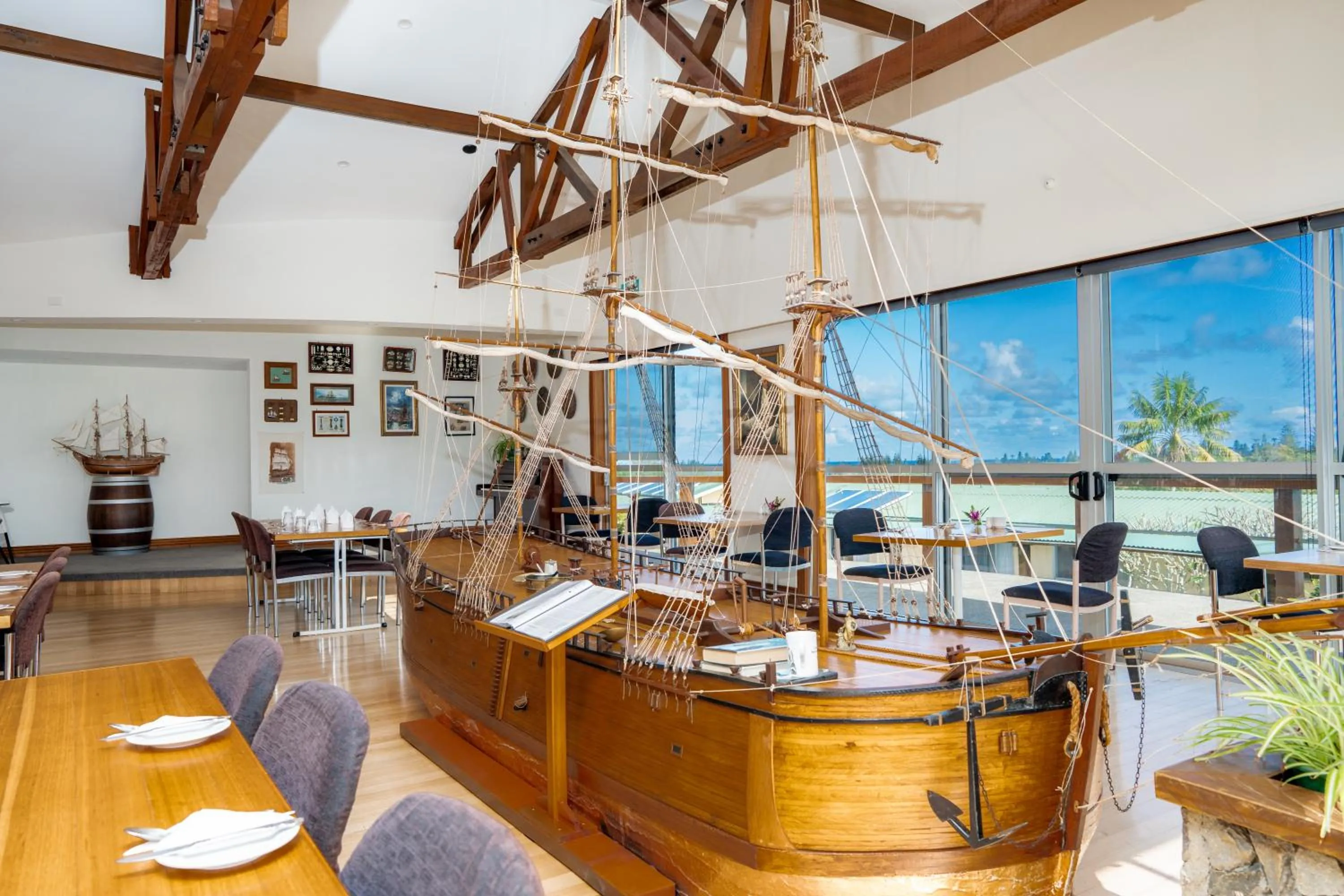 Restaurant/places to eat in South Pacific Resort Hotel