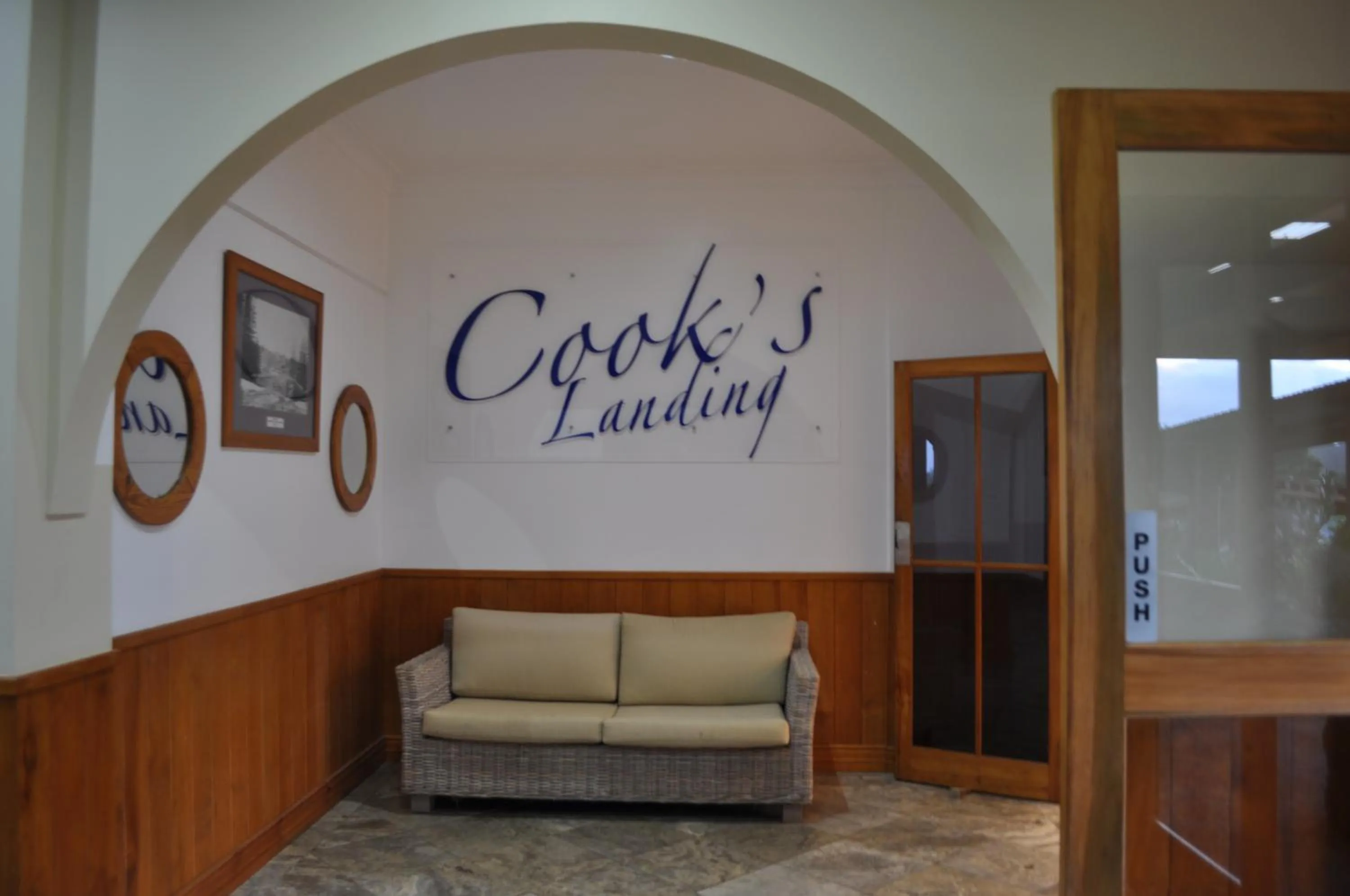 Restaurant/places to eat in South Pacific Resort Hotel