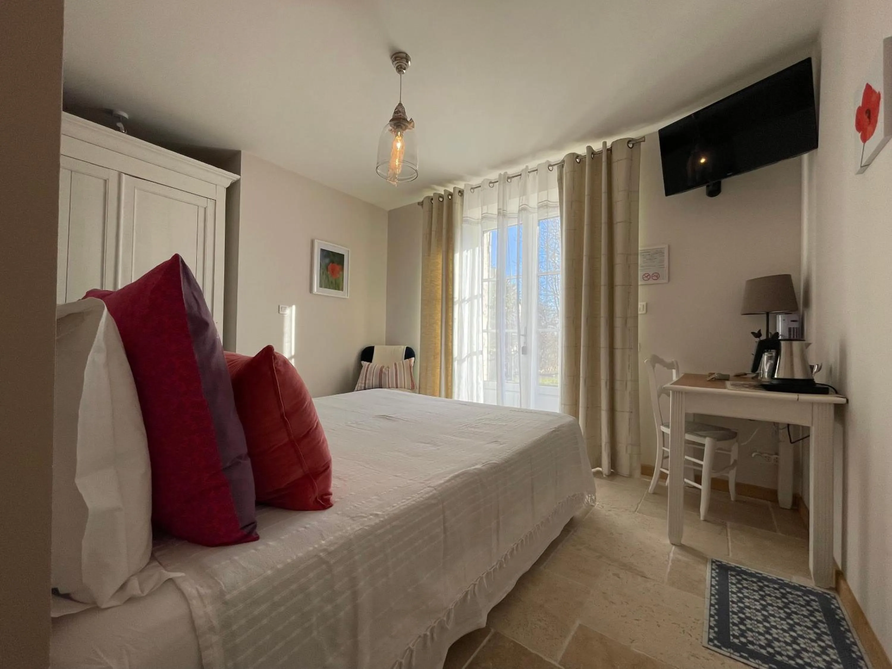 TV and multimedia, Bed in La Ferme Buissonnière