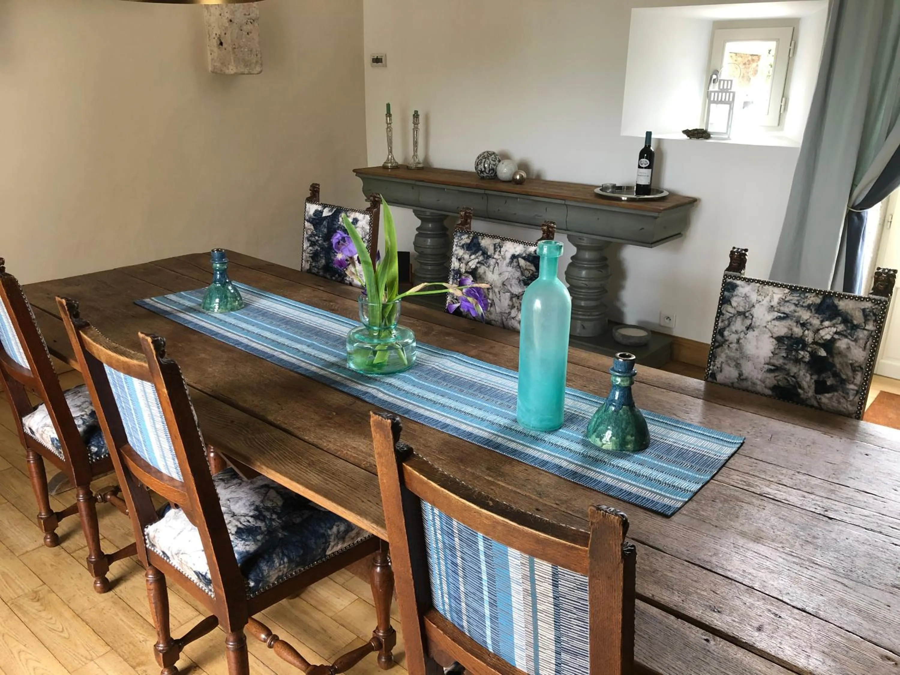 Dining area in La Ferme Buissonnière