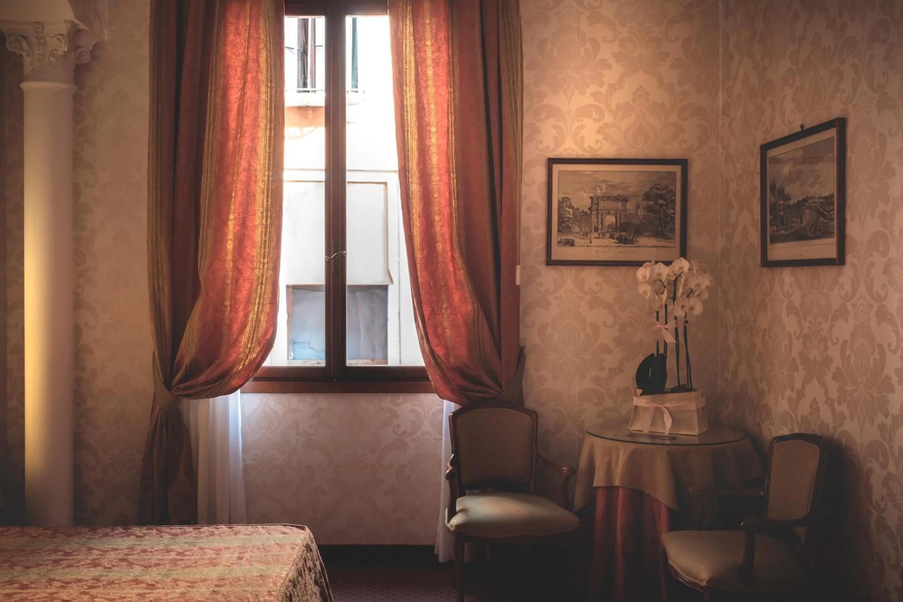 Bedroom, Bed in Hotel Kette