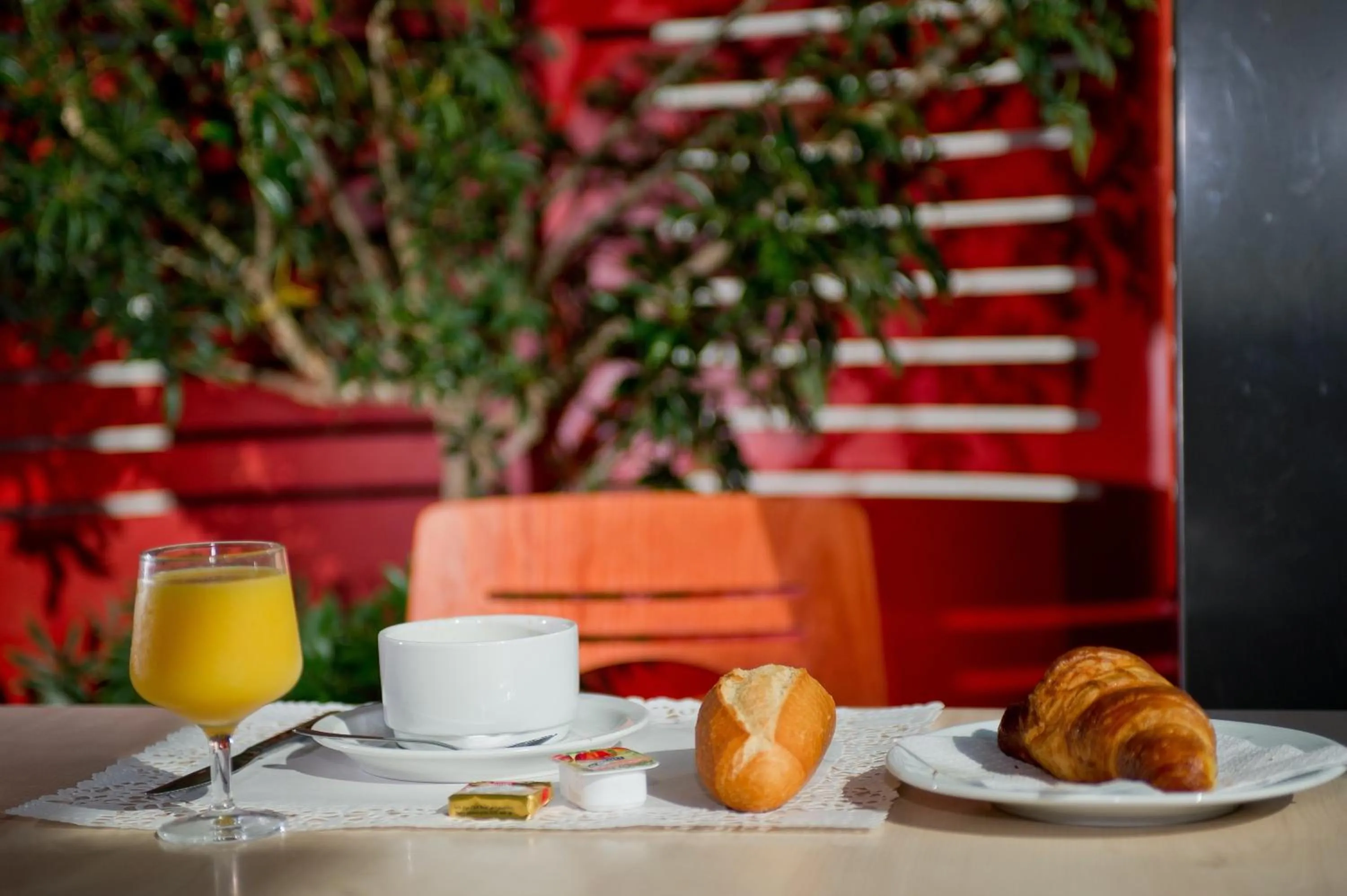 Food and drinks in ACE Hôtel Travel Athée sur Cher - A85 Aire du Val de Cher