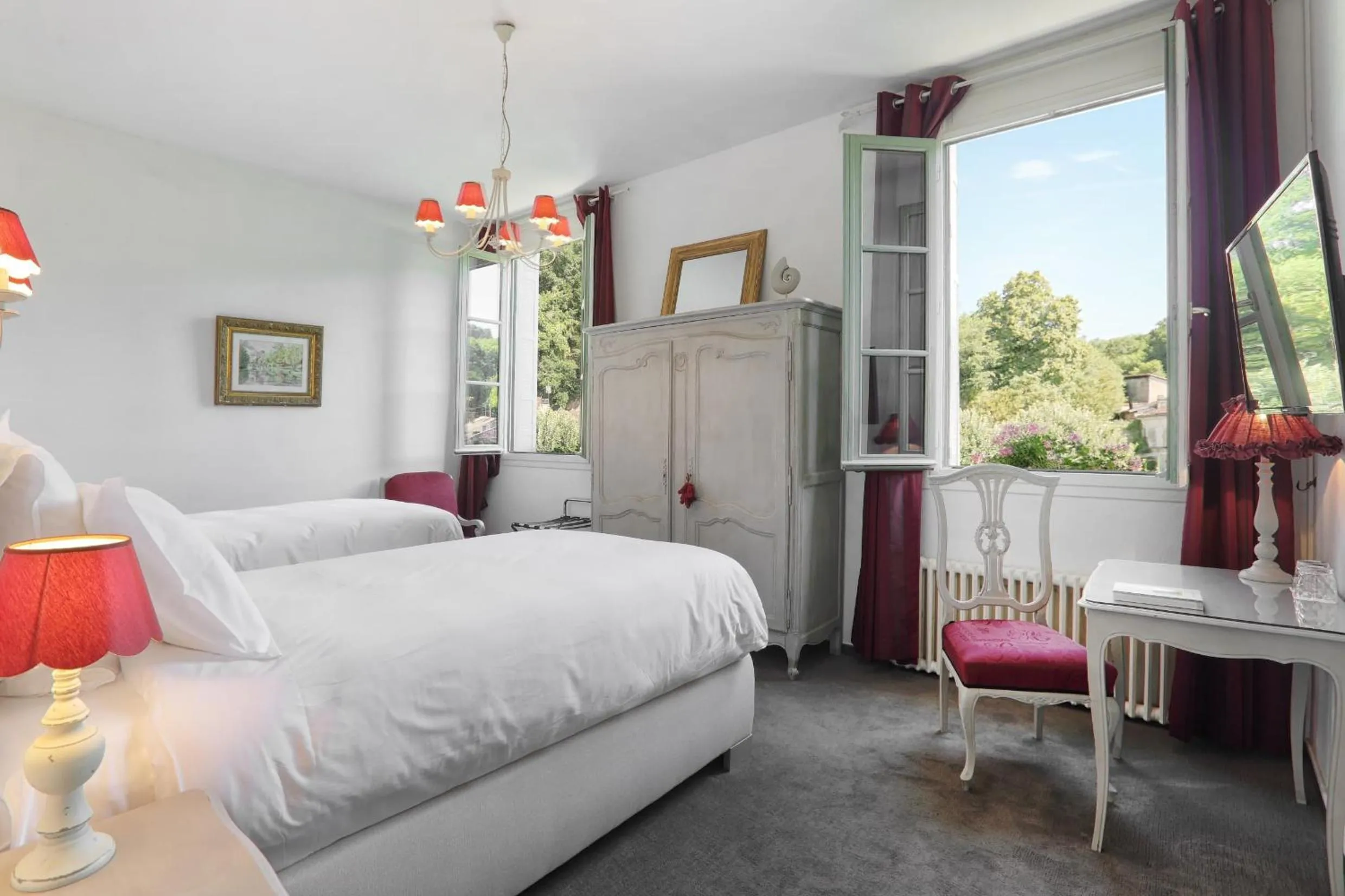 River view, Bed in Hotel Restaurant Charbonnel