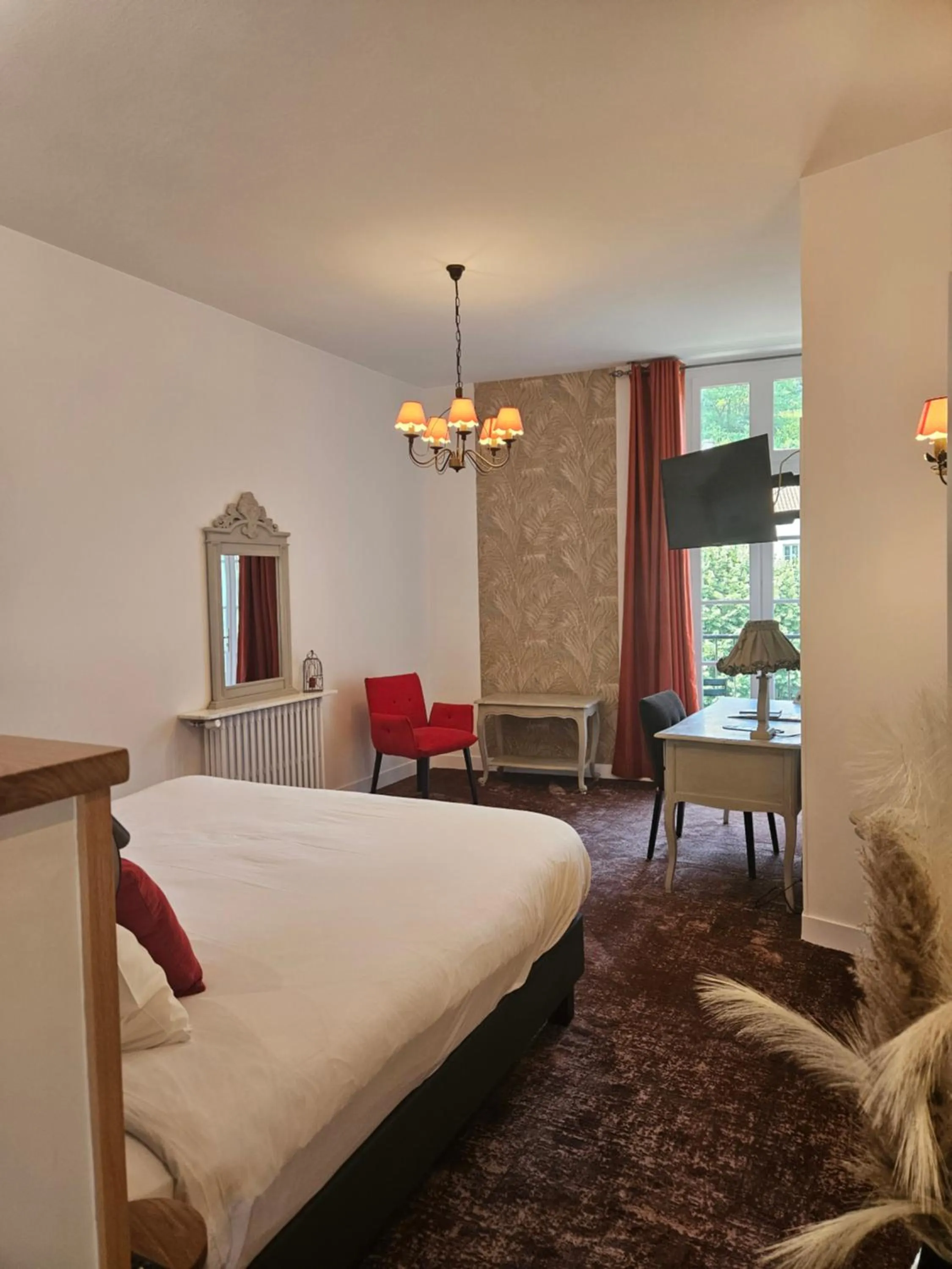 River view, Bed in Hotel Restaurant Charbonnel