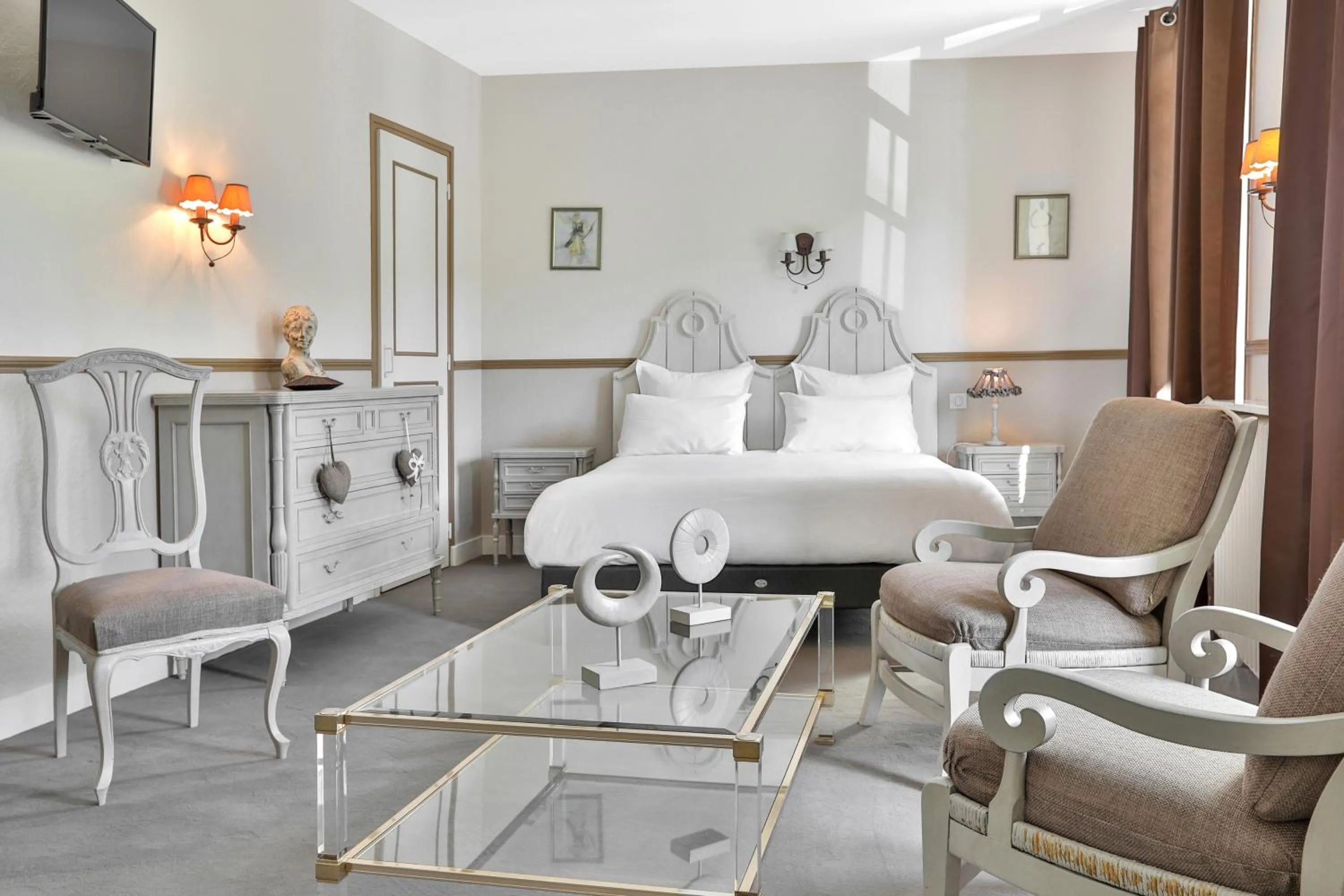 Photo of the whole room, Bed in Hotel Restaurant Charbonnel