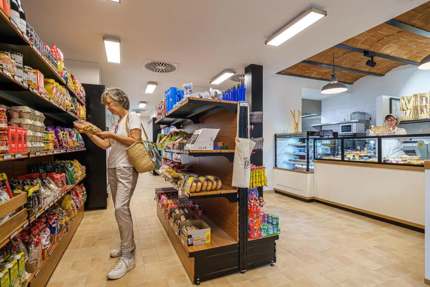 Supermarket/grocery shop in La Siesta Salou Resort & Camping