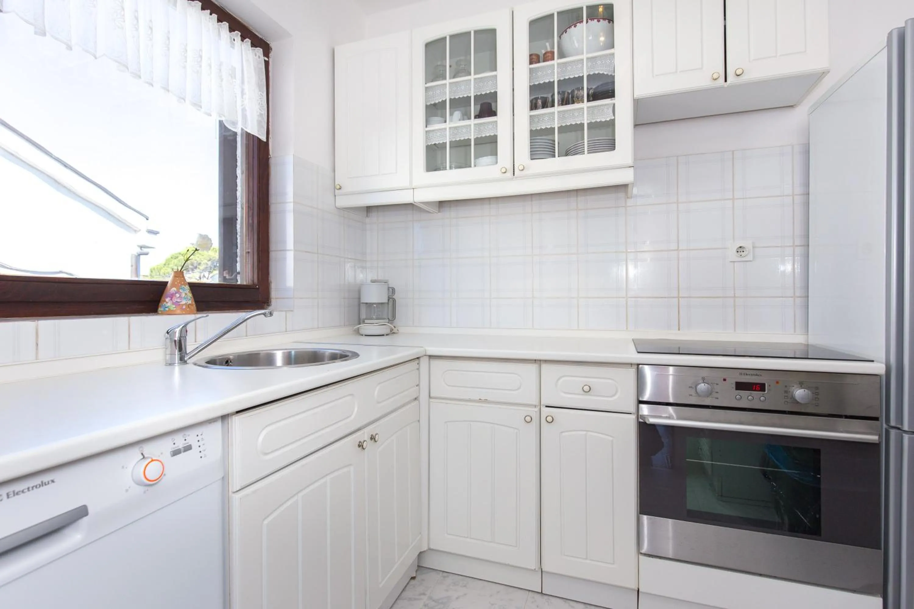 Kitchen or kitchenette in Adora