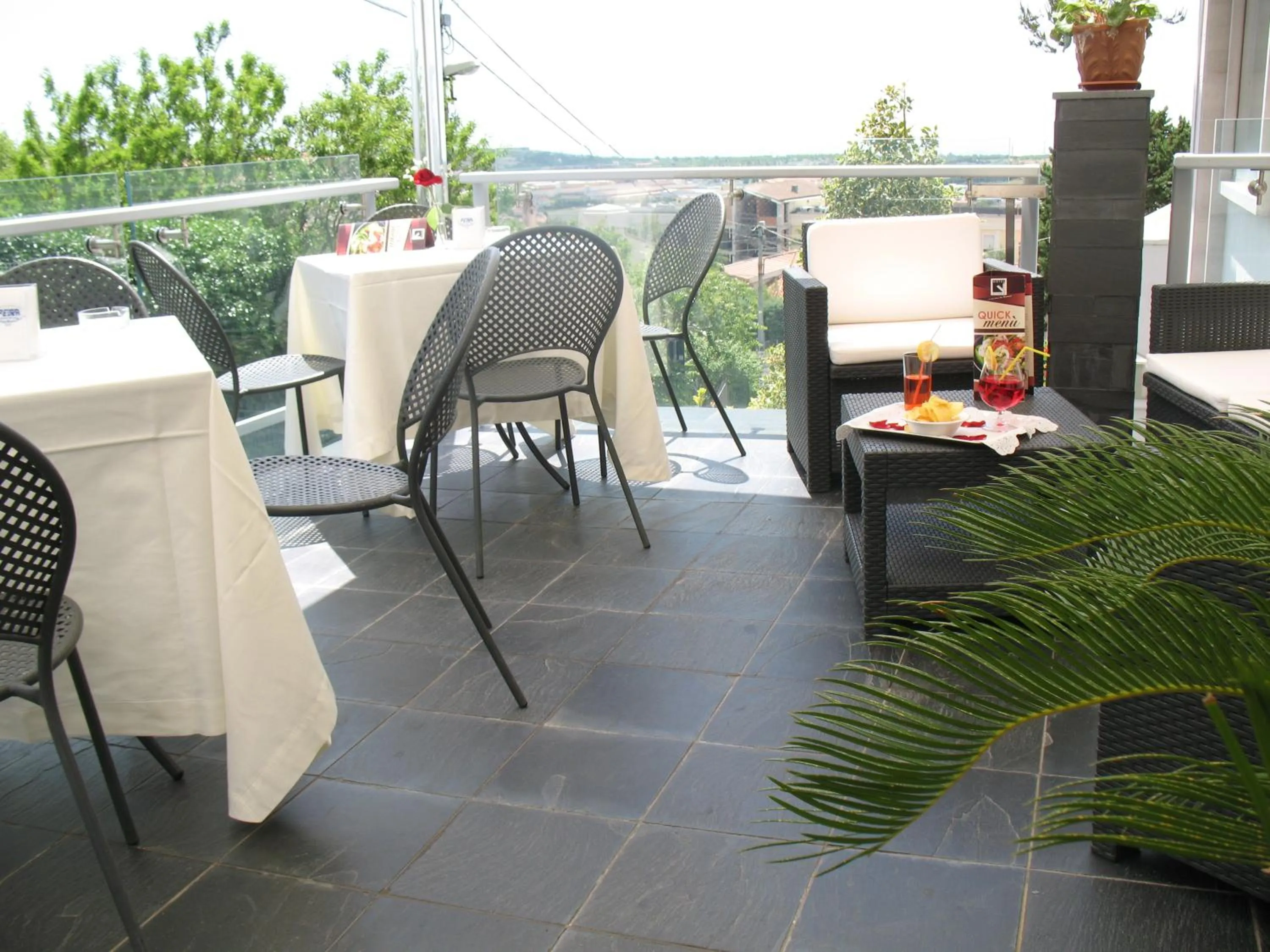 Facade/entrance in Hotel Vittoria