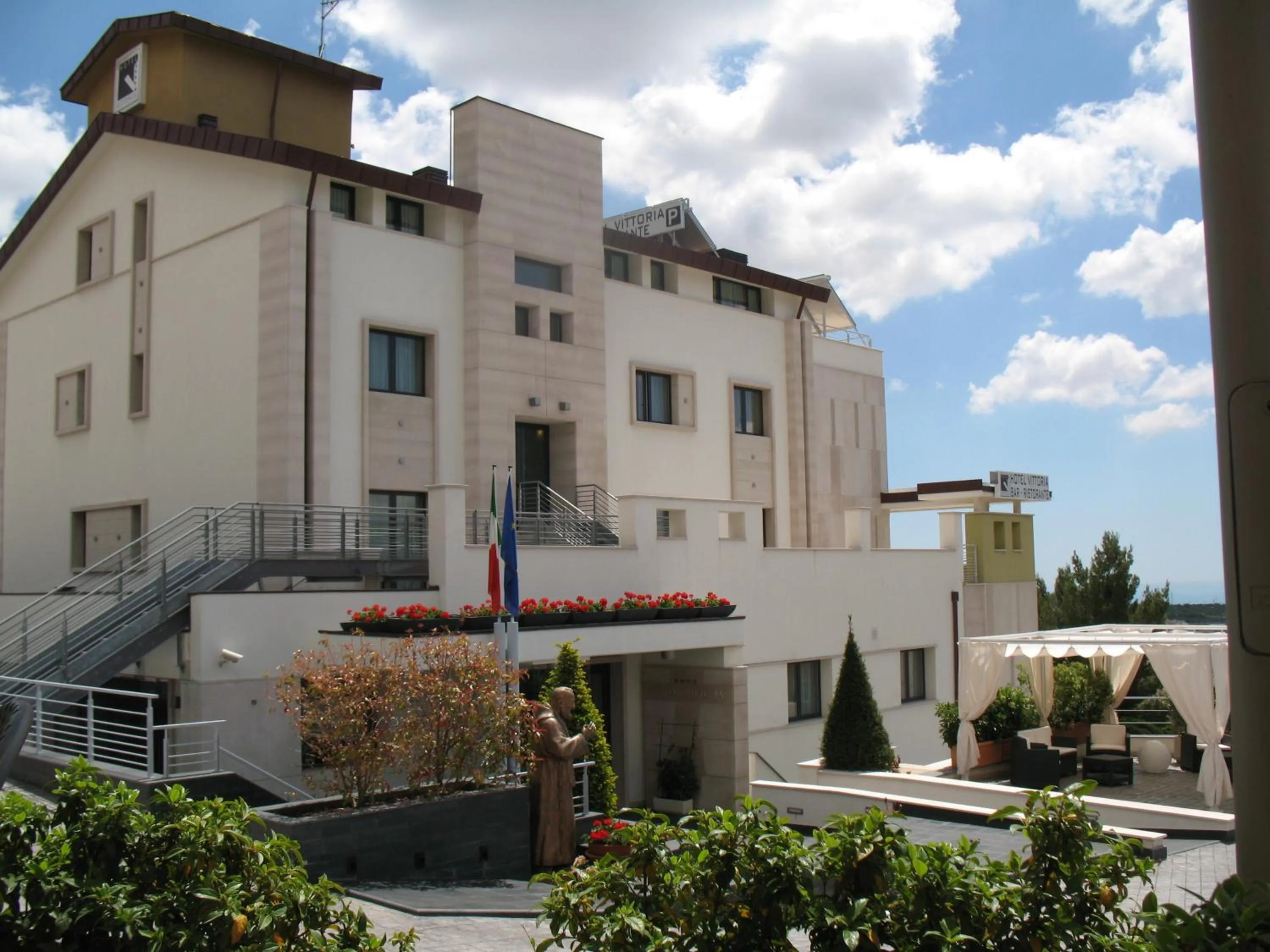 Facade/entrance in Hotel Vittoria