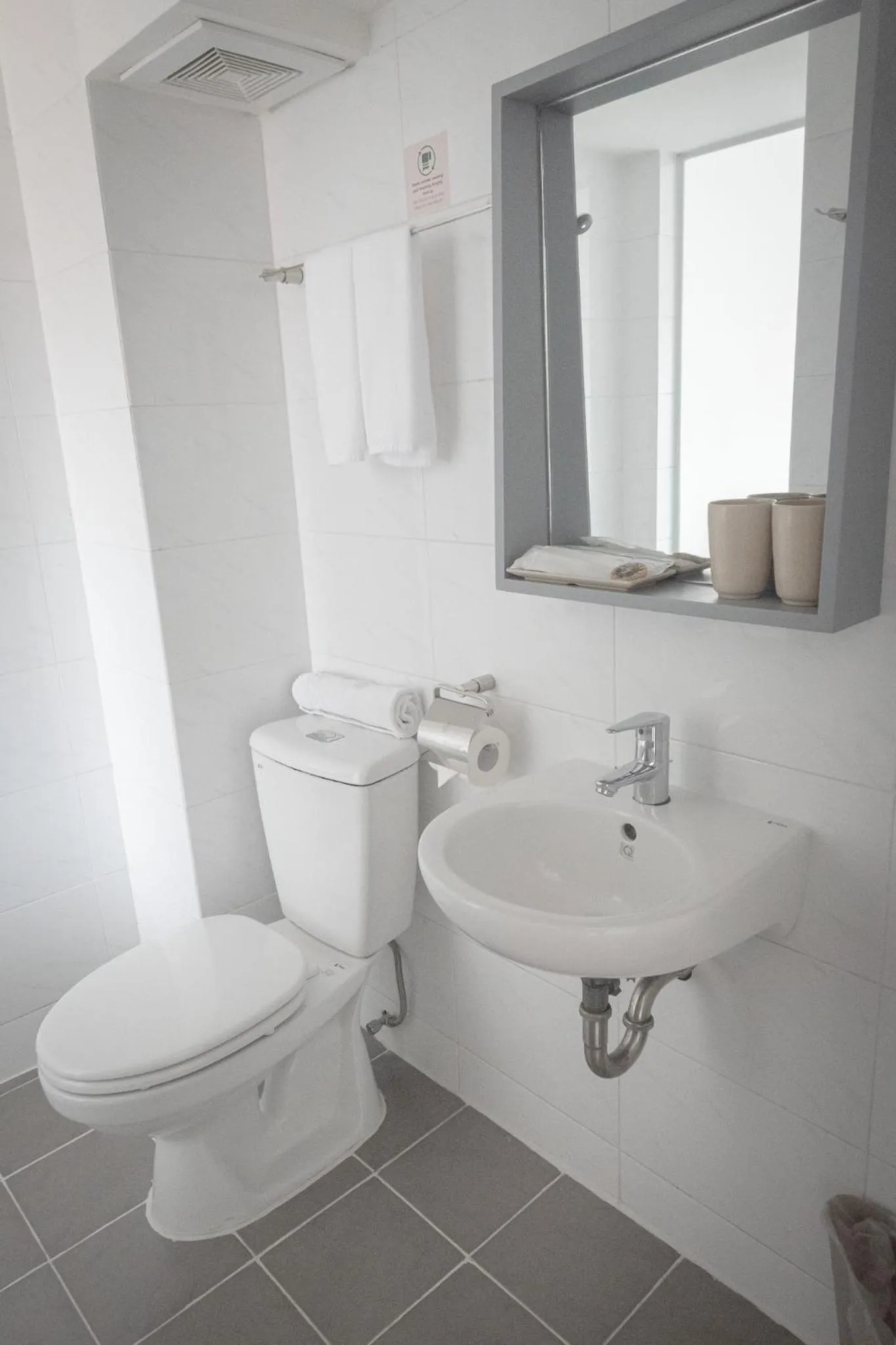 Shower in Common Inn Thao Dien