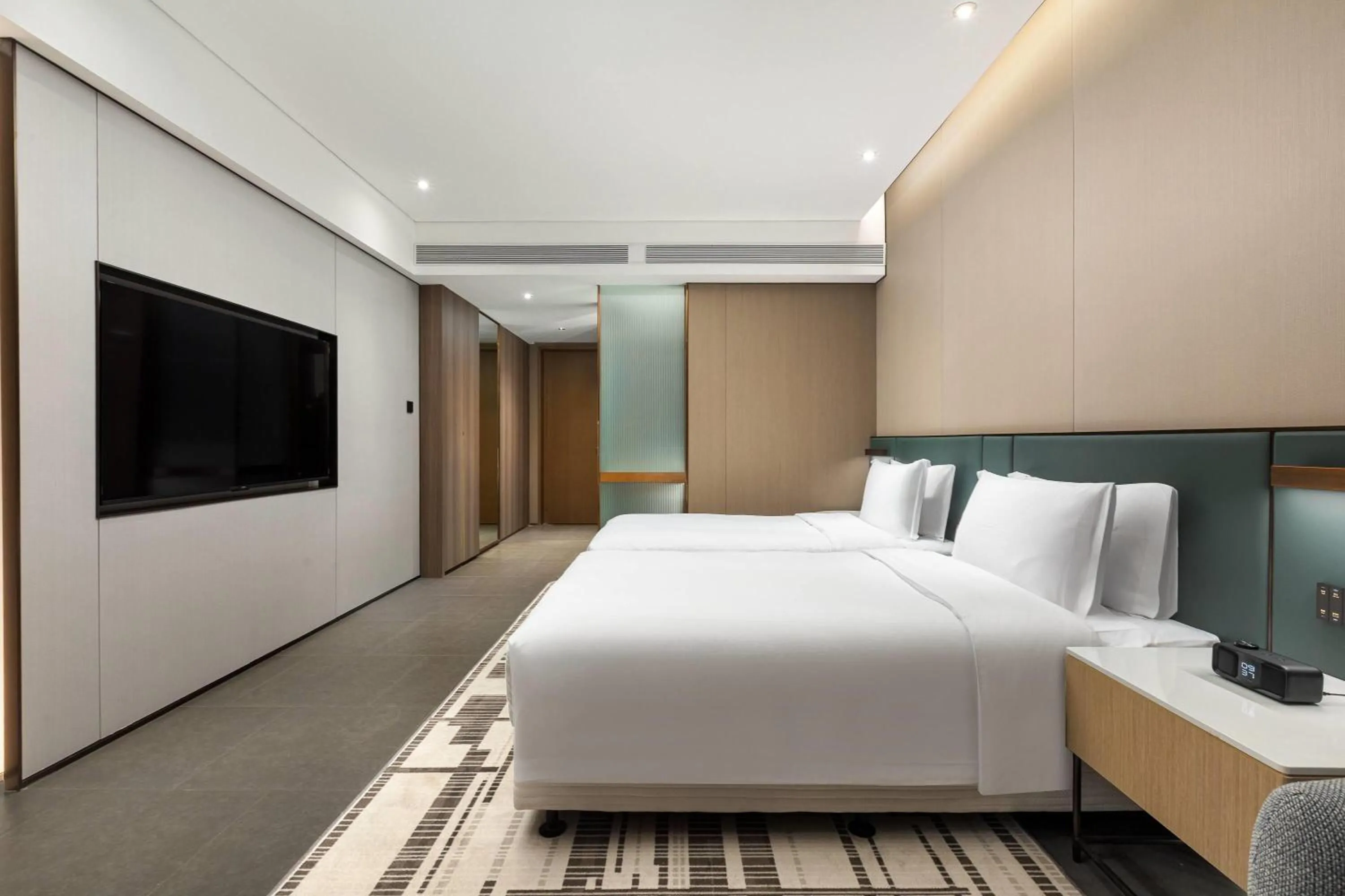 Photo of the whole room, Bed in Days Hotel by Wyndham Haikou Meilan Airport