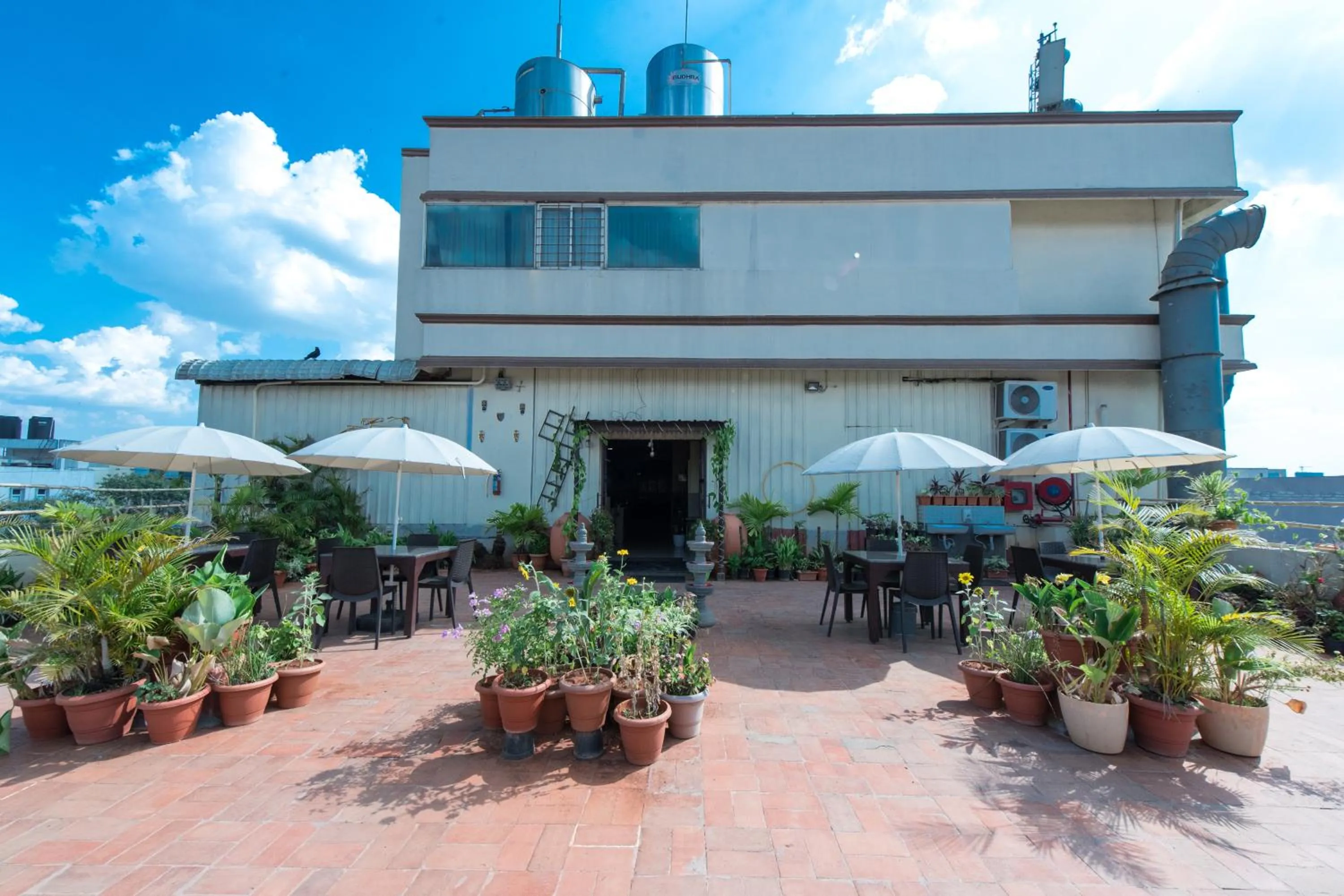 Restaurant/places to eat in Bangalore Gate Hotel & Conferences