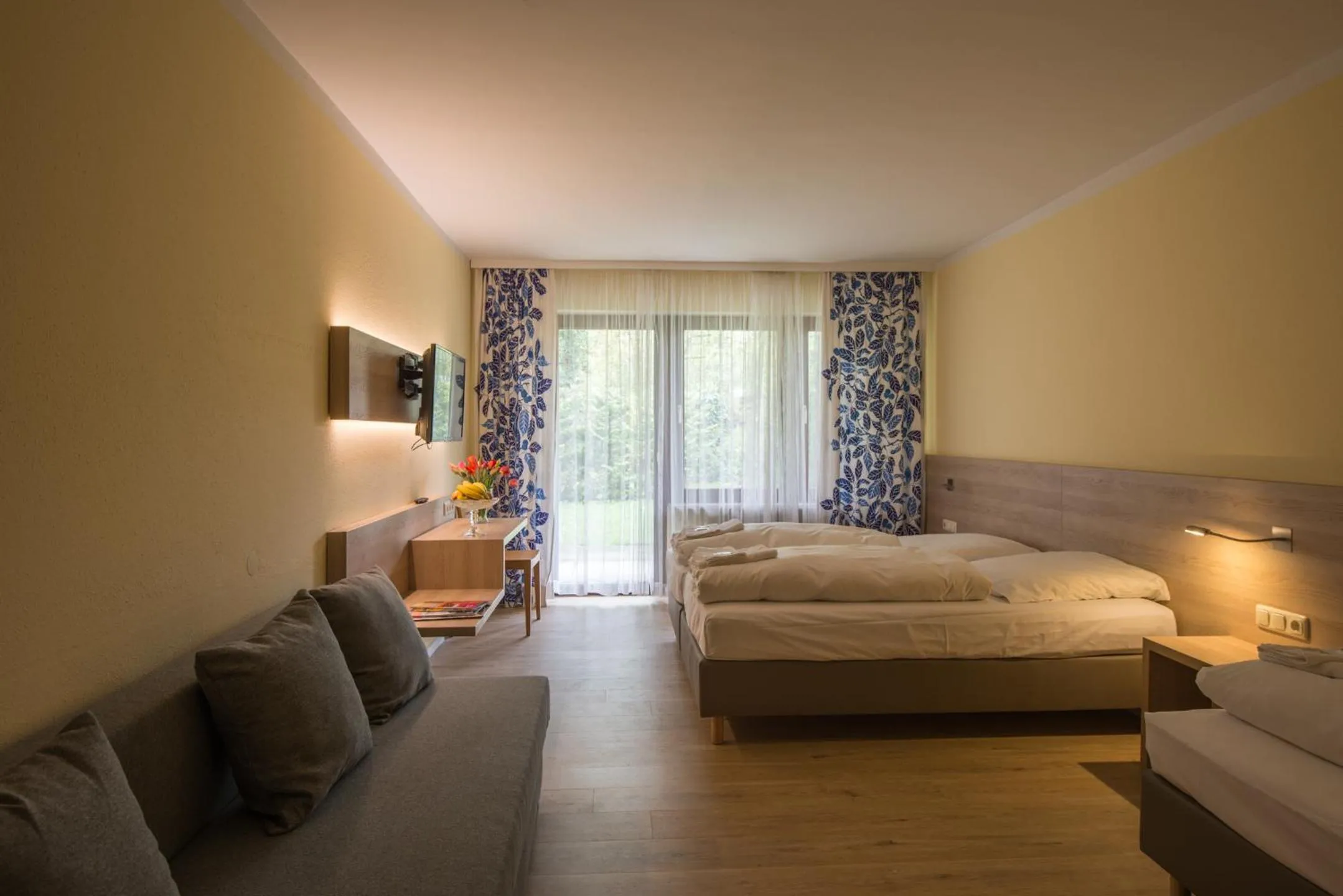 Photo of the whole room, Bed in Ahorn Hotel