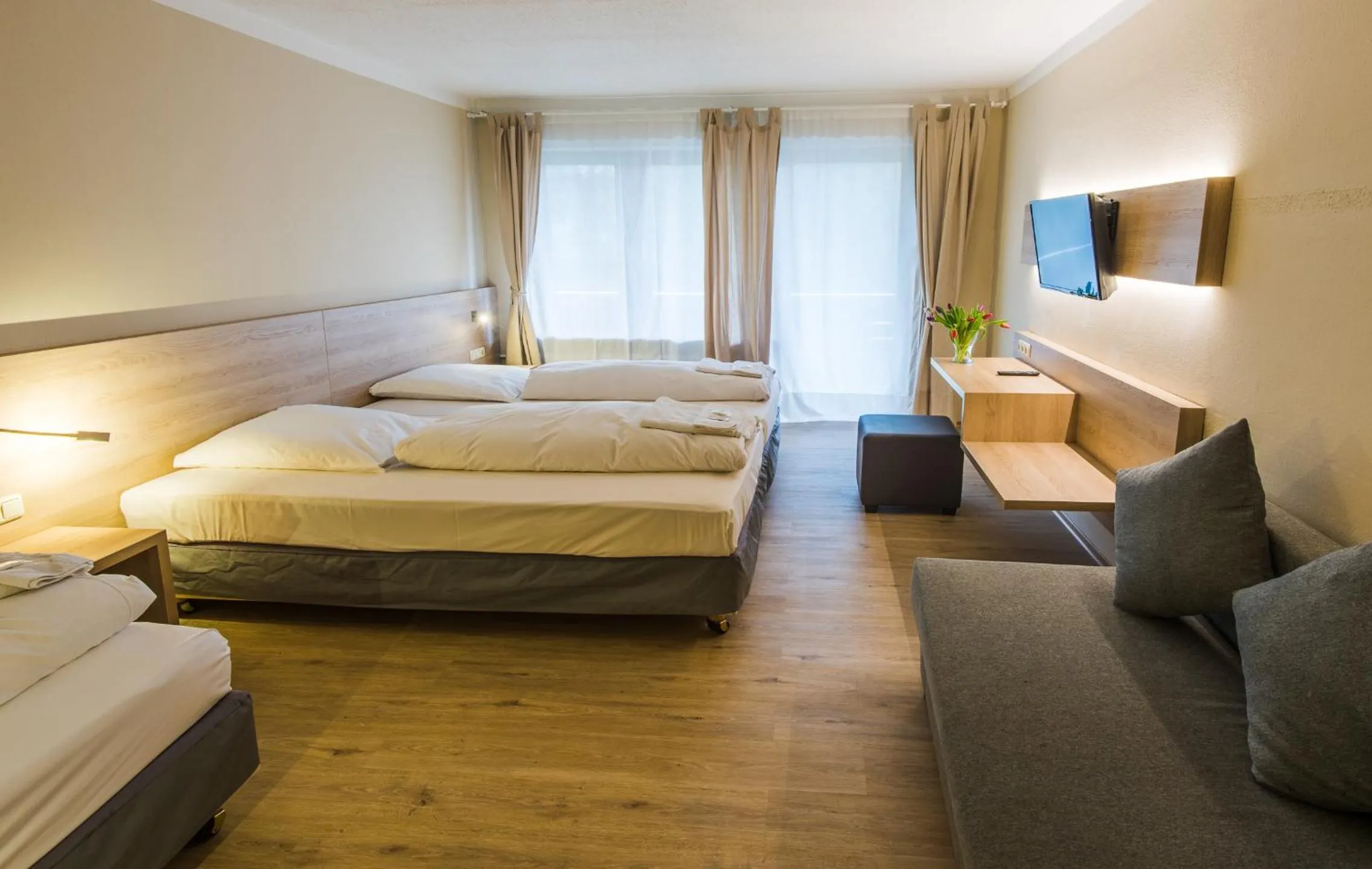Bedroom, Bed in Ahorn Hotel