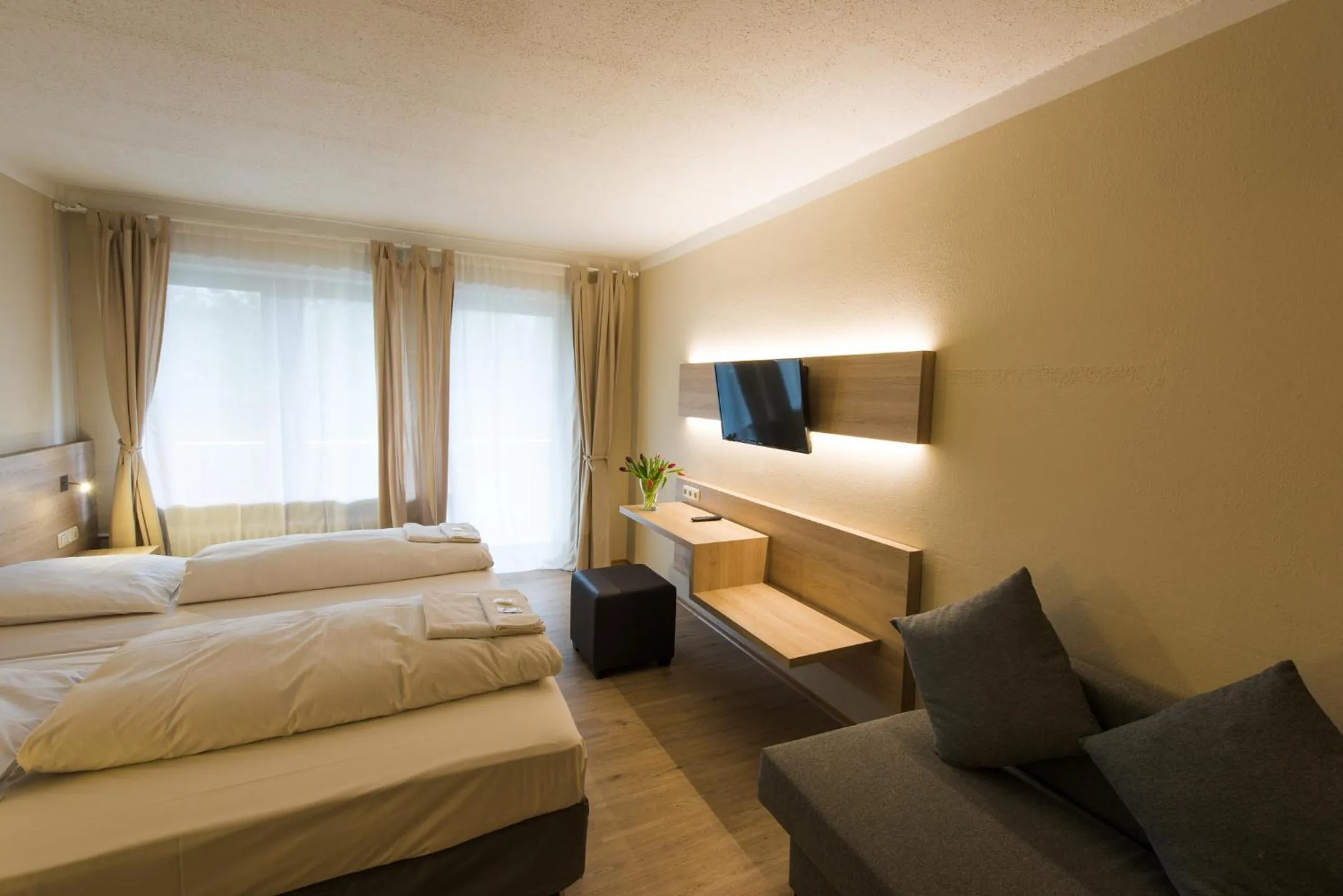 Bedroom, Bed in Ahorn Hotel