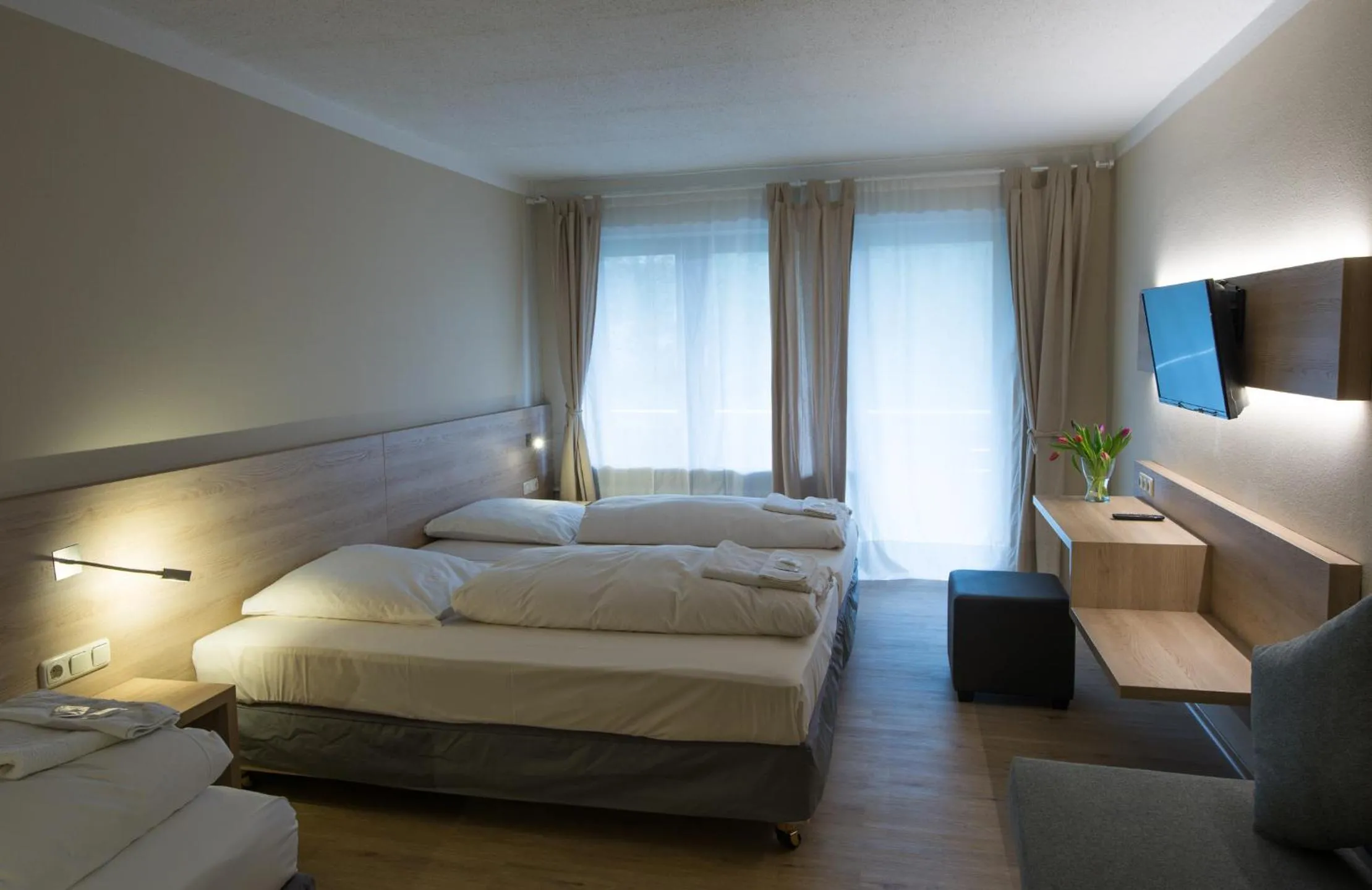 Bedroom, Bed in Ahorn Hotel