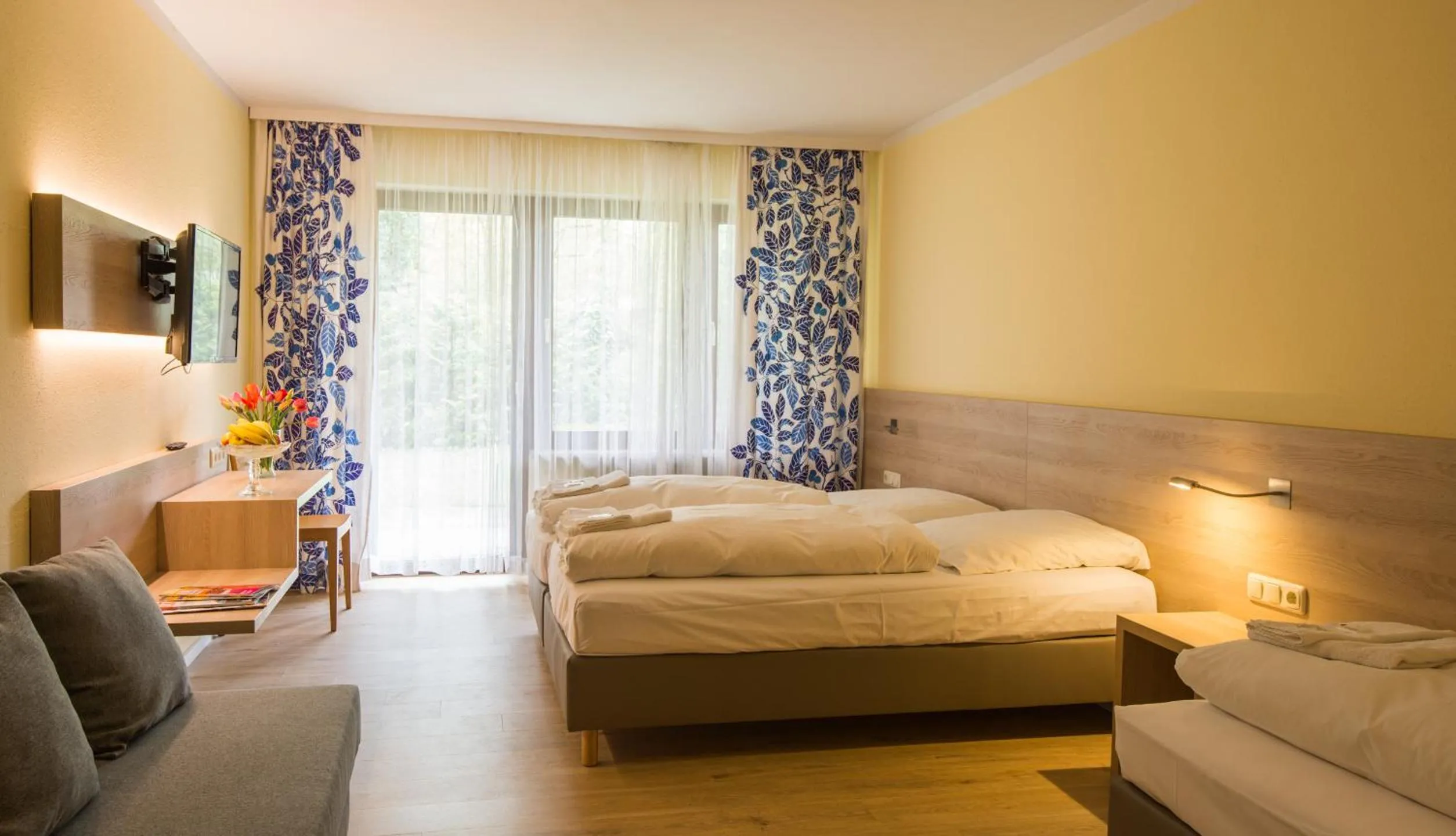 Bedroom, Bed in Ahorn Hotel