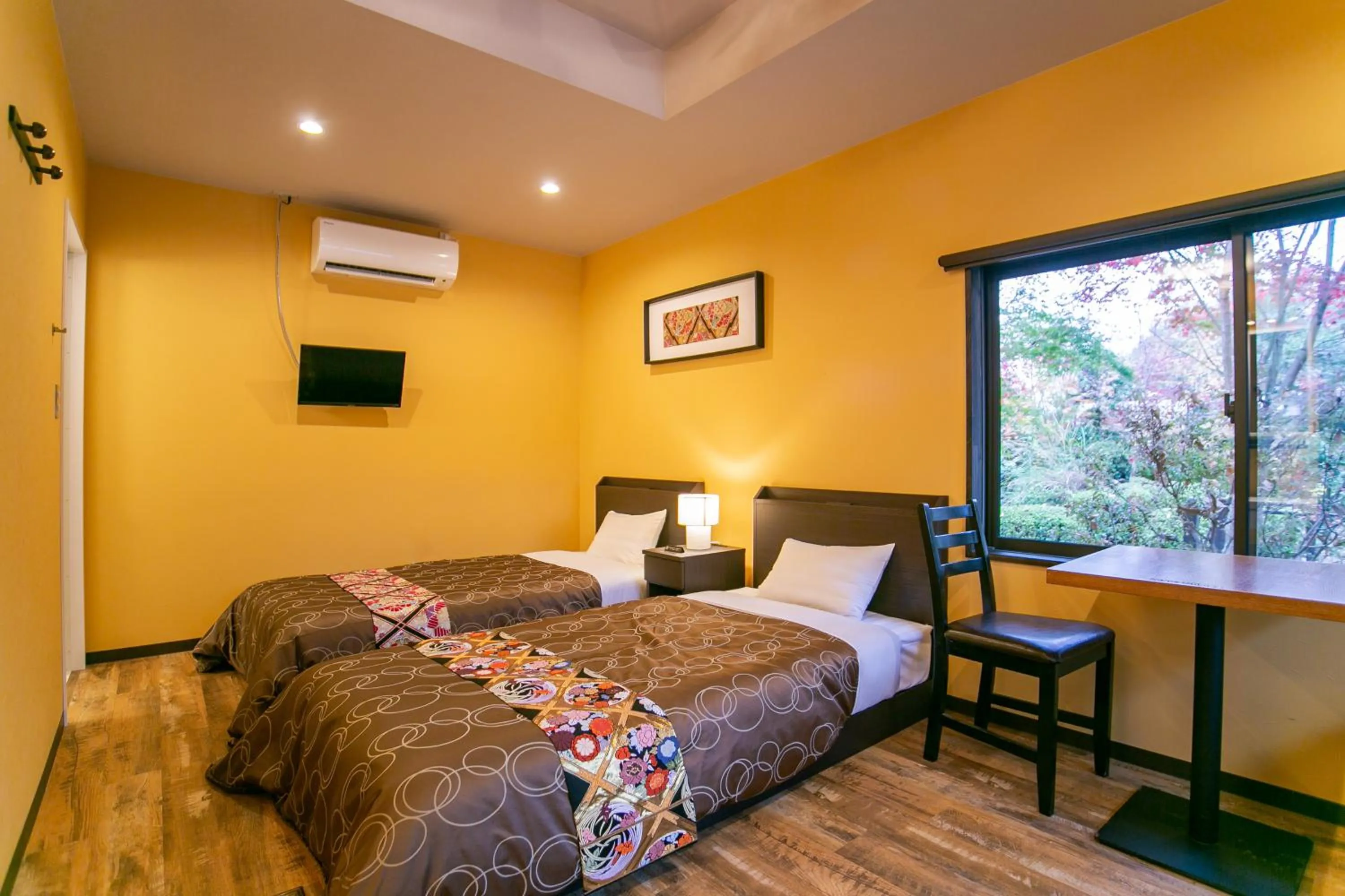 Photo of the whole room, Bed in Yufuin Lamp no Yado