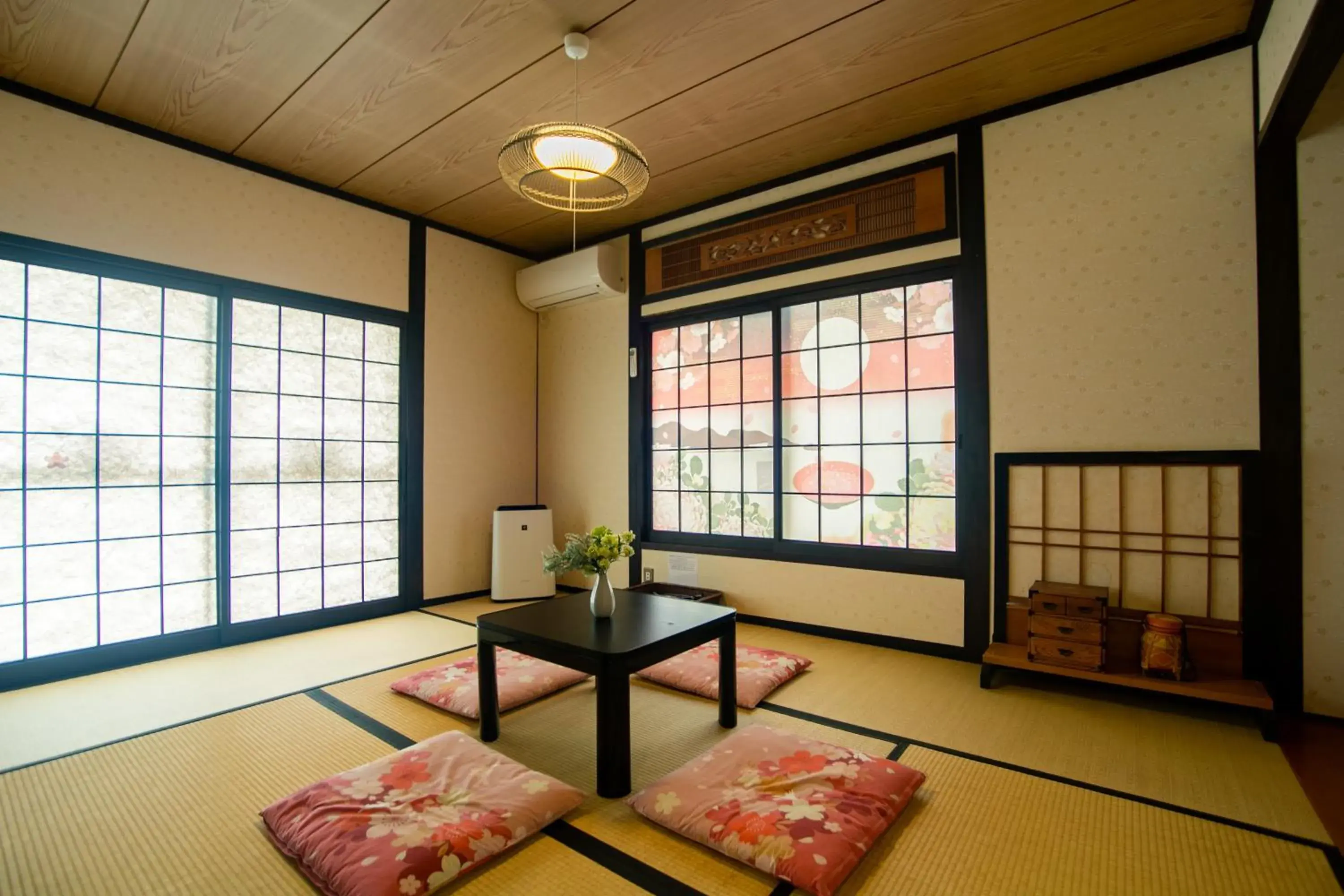 Photo of the whole room in Yufuin Lamp no Yado Photo of the whole room in Yufuin Lamp no Yado