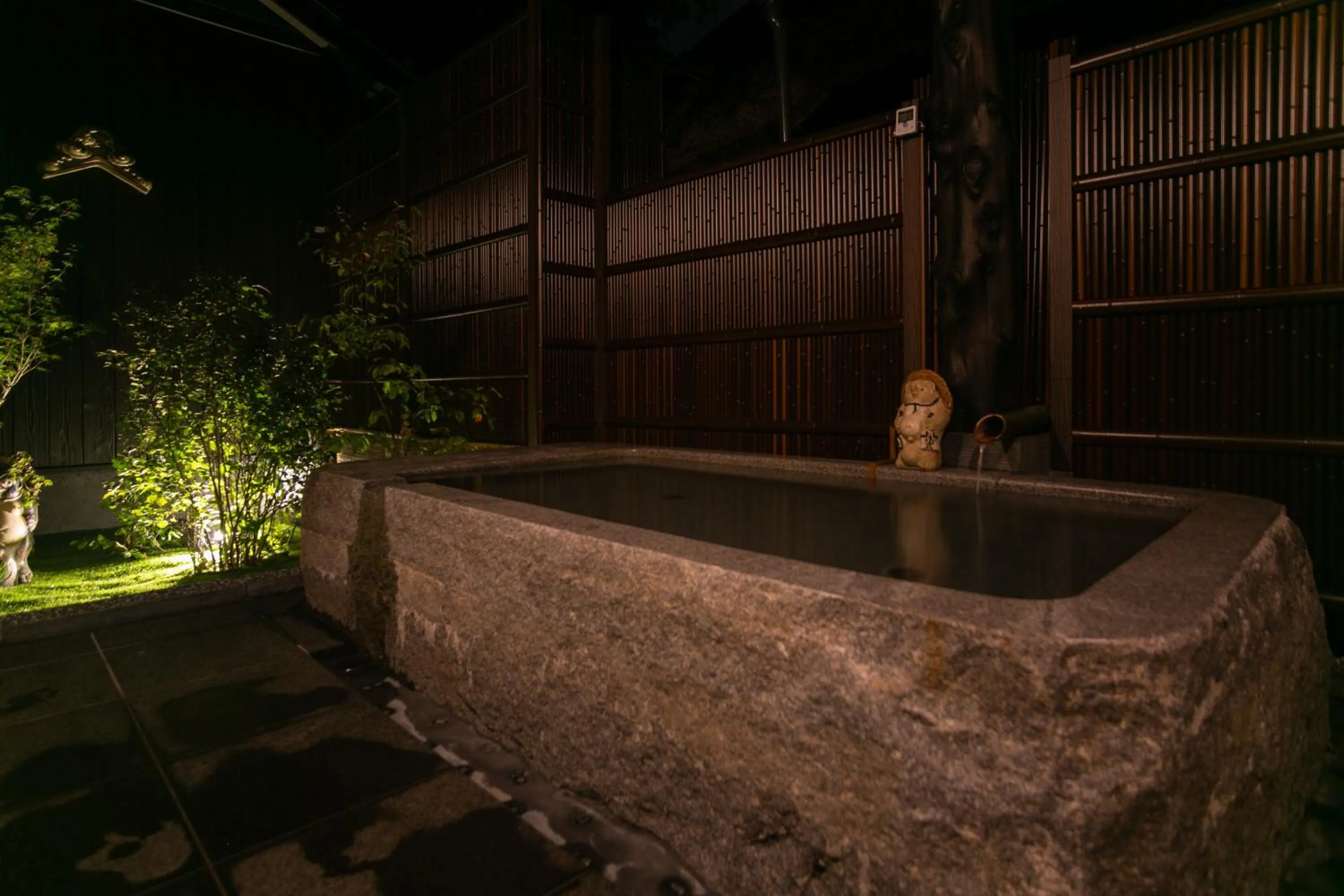 Open Air Bath in Yufuin Lamp no Yado