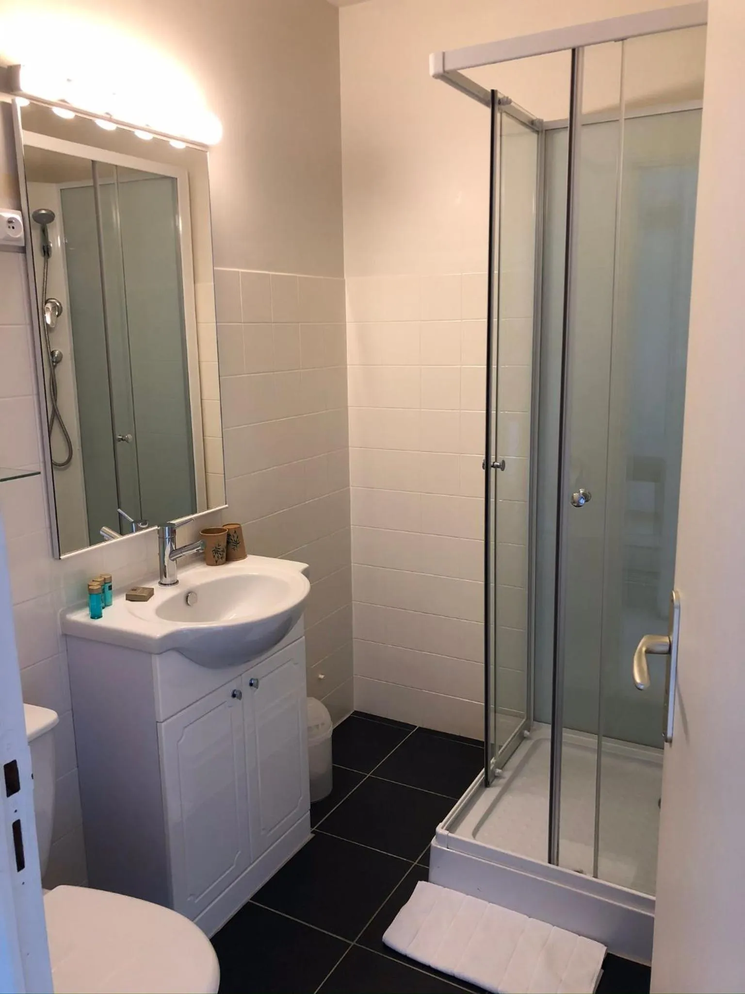 Bathroom in Logis Hôtel Restaurant La Bastide