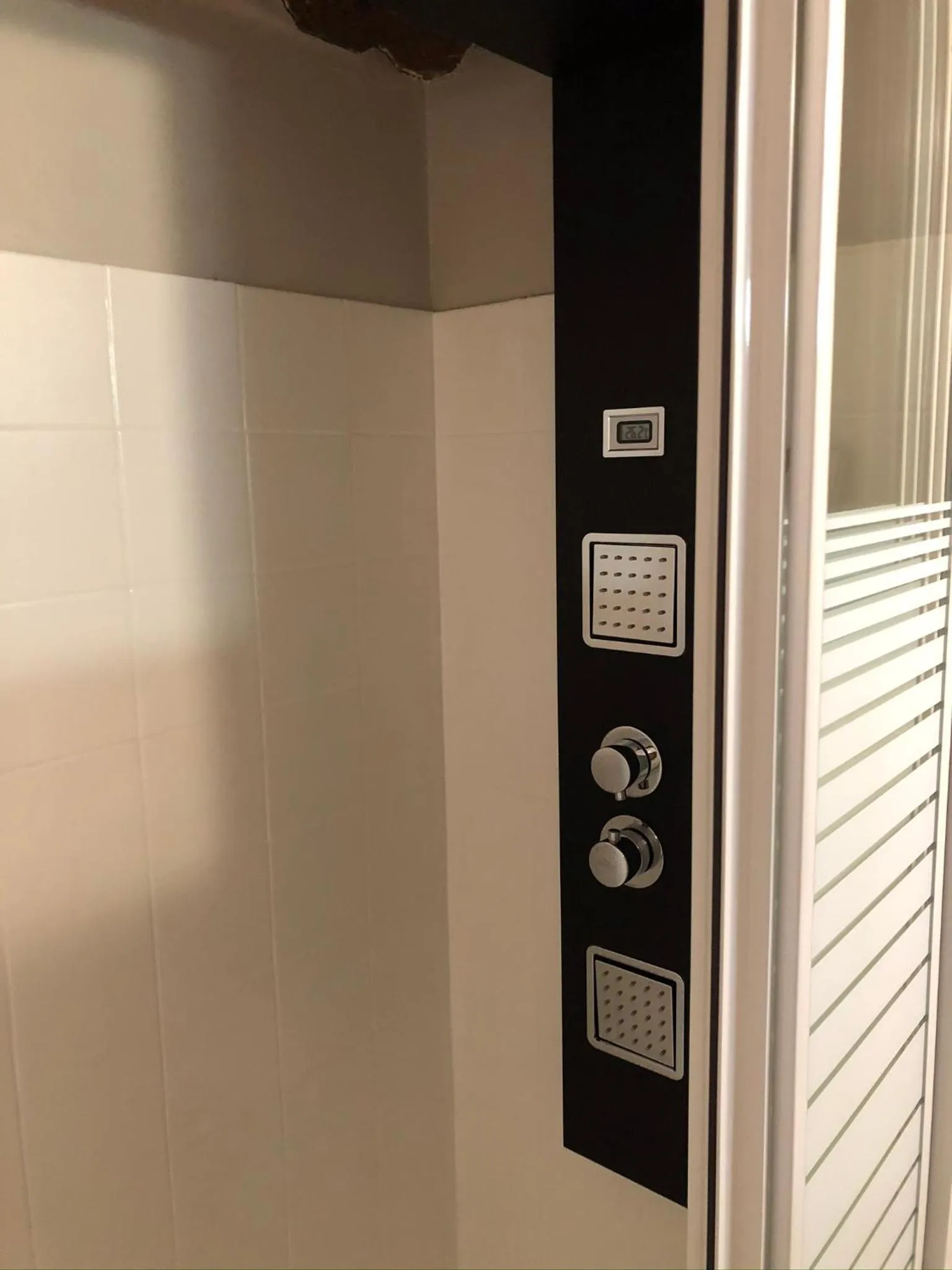 Bathroom in Logis Hôtel Restaurant La Bastide