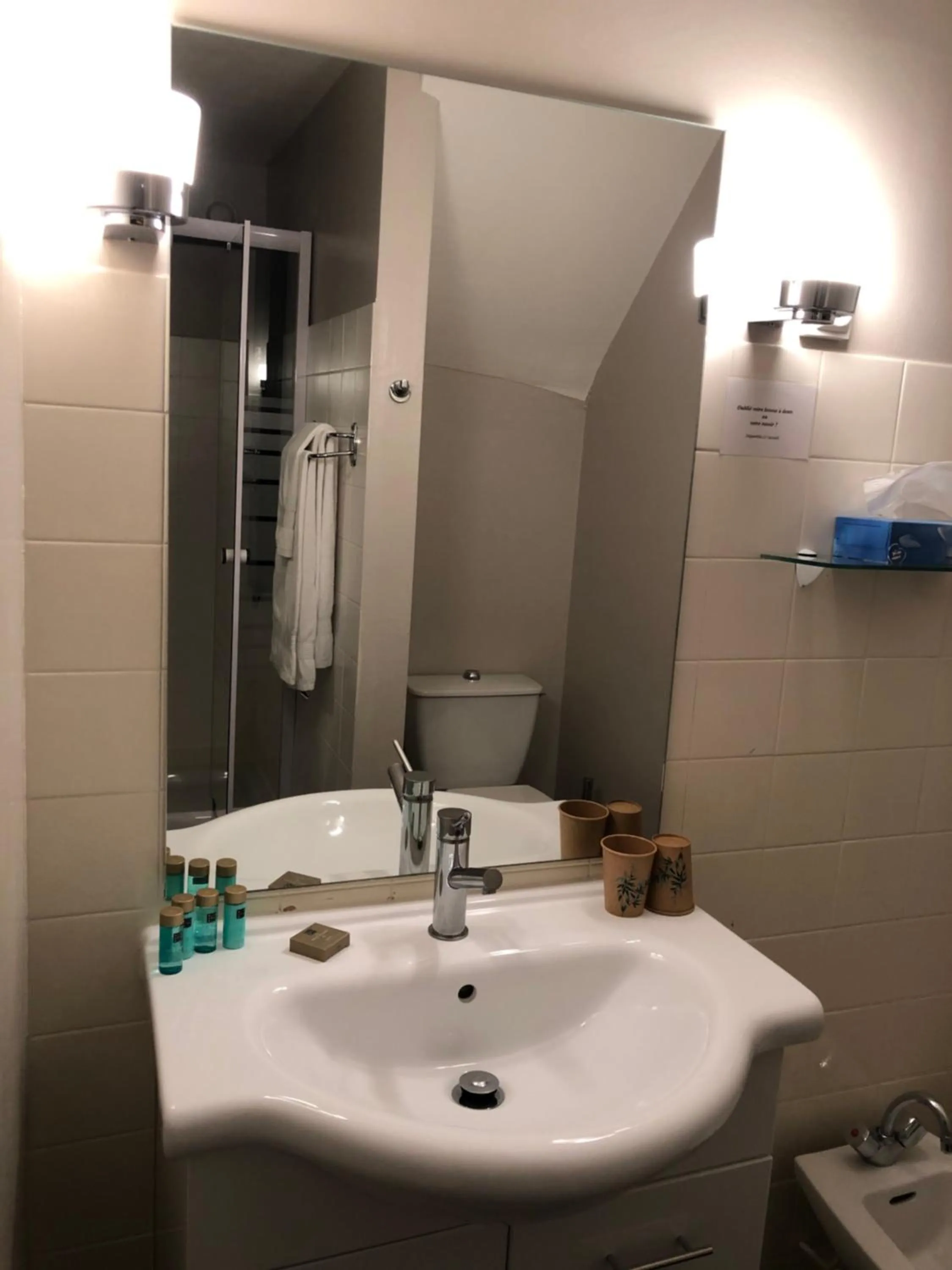 Bathroom in Logis Hôtel Restaurant La Bastide