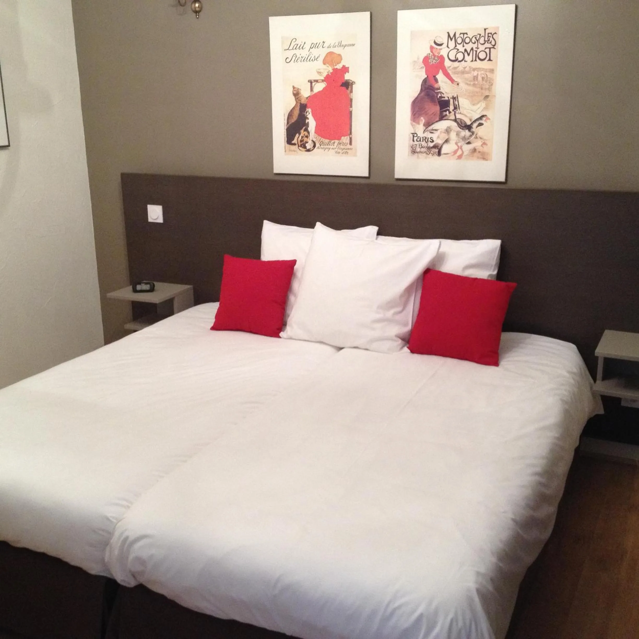 Bedroom in Logis Hôtel Restaurant La Bastide