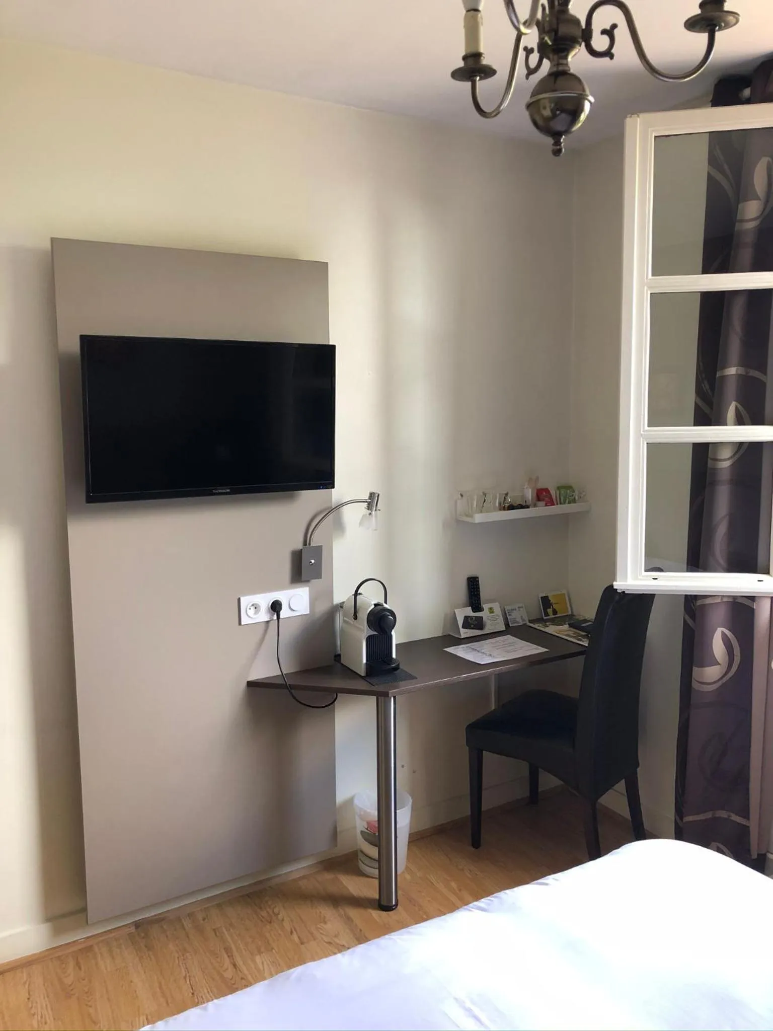 Coffee/tea facilities in Logis Hôtel Restaurant La Bastide