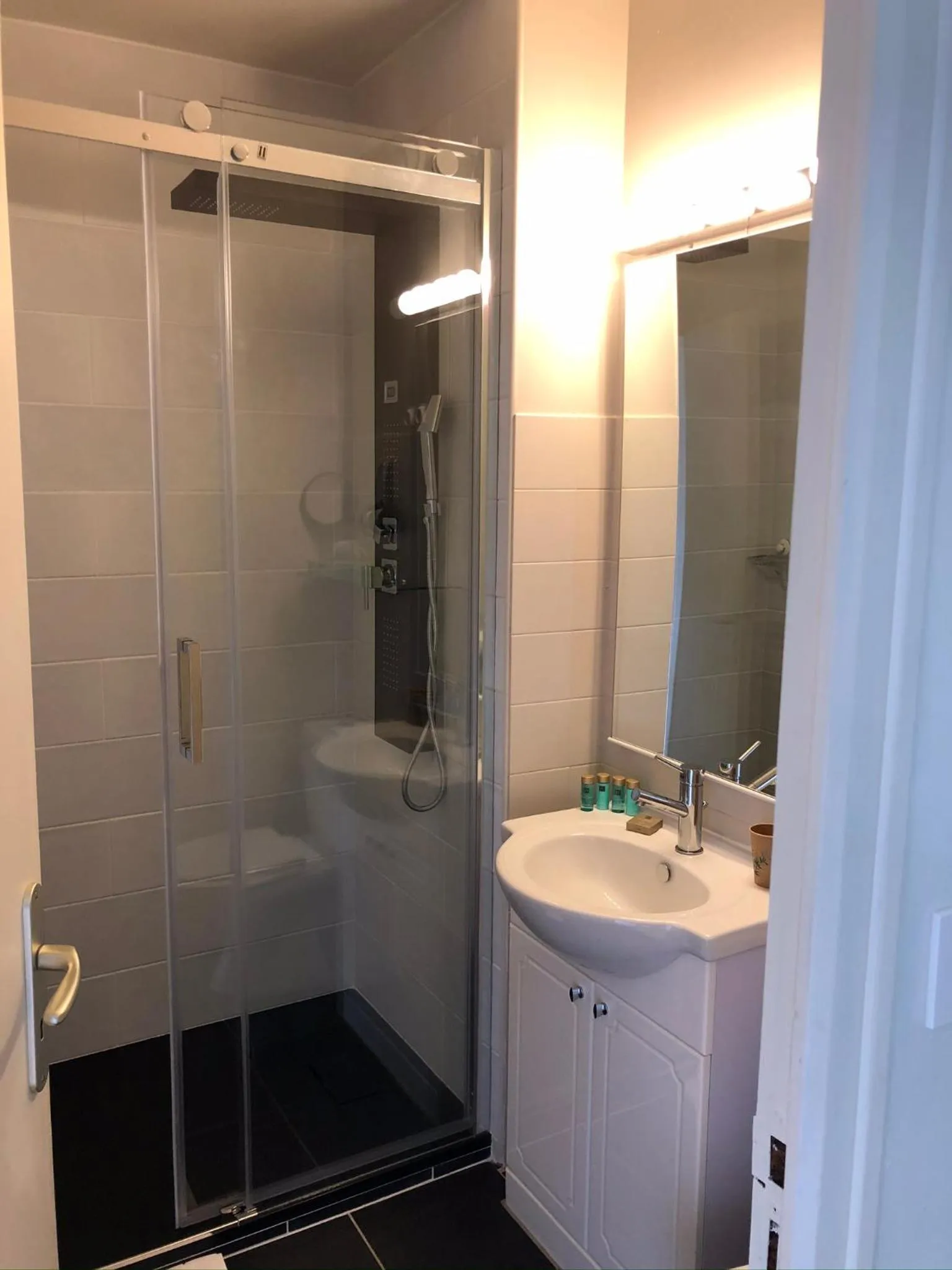 Bathroom in Logis Hôtel Restaurant La Bastide