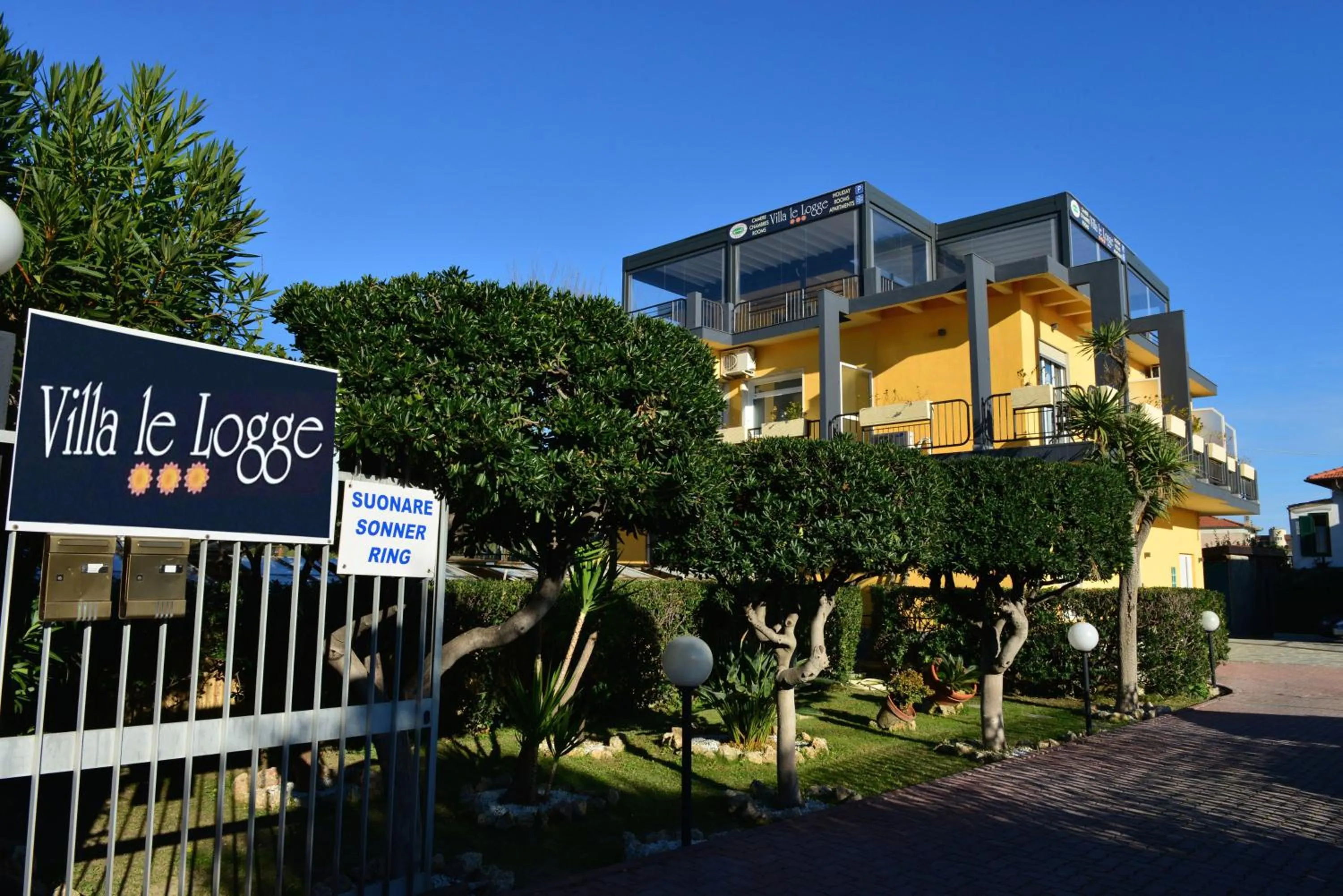 Facade/entrance in Villa Le Logge