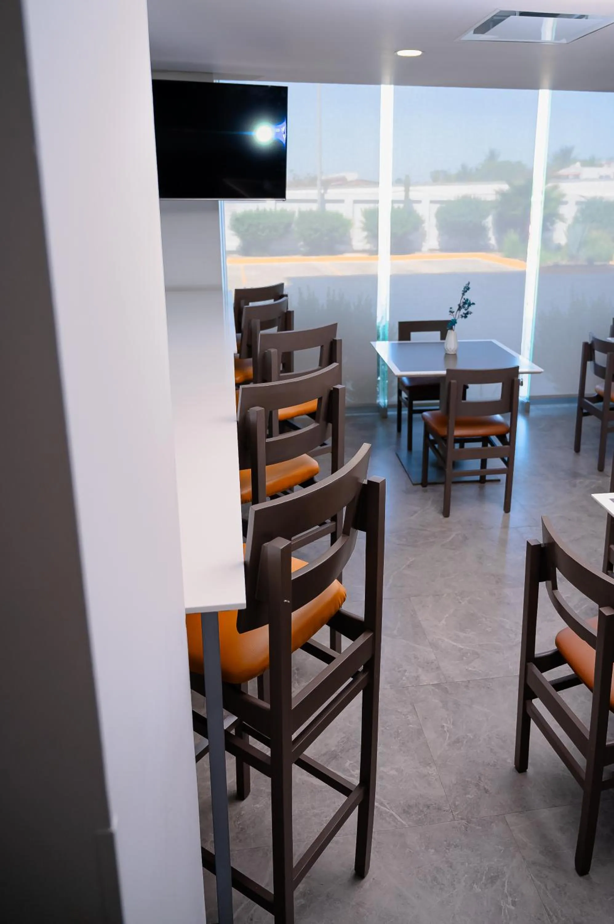 Dining area in Comfort Inn & Suites Los Cabos