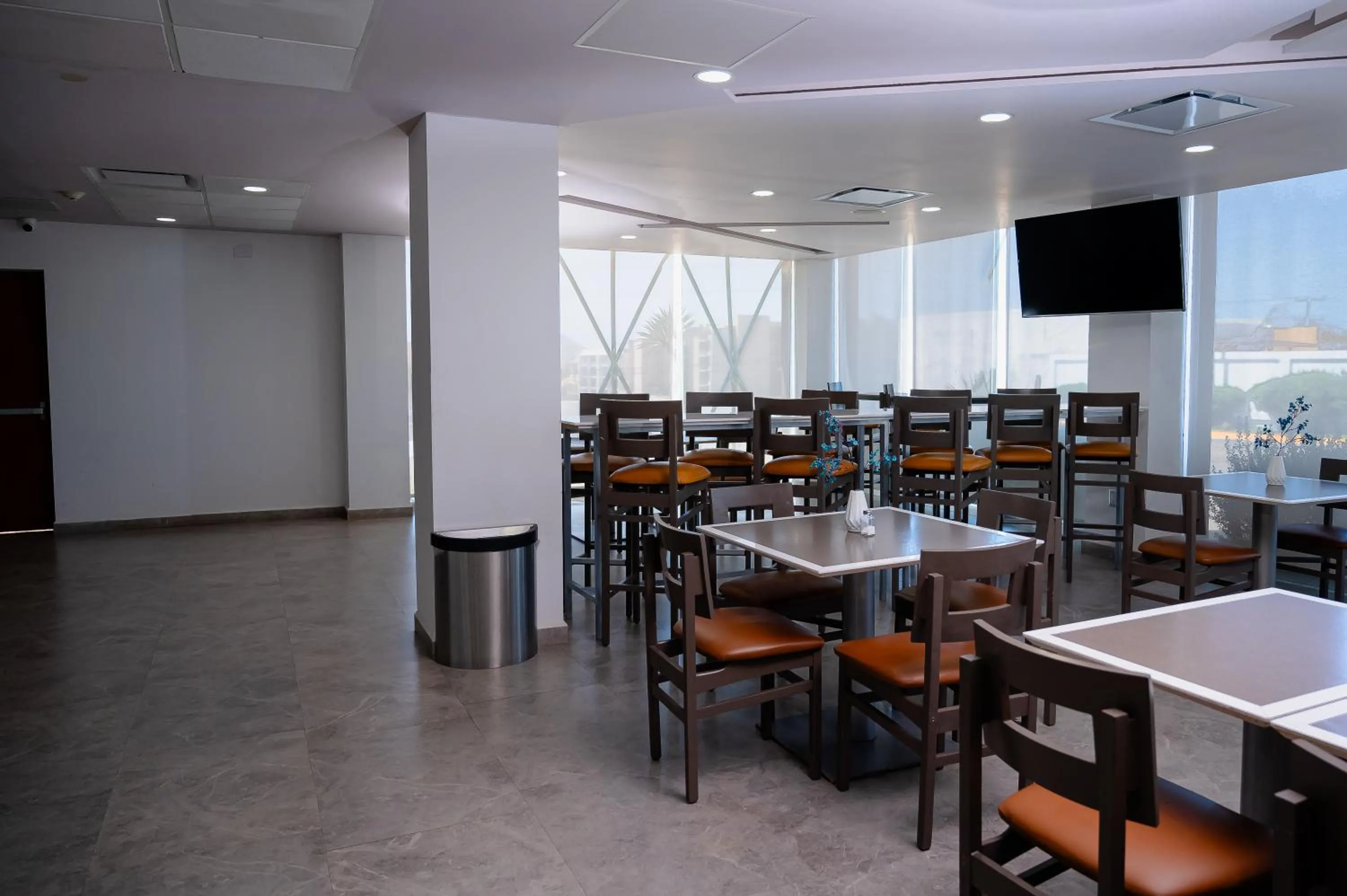 Dining area in Comfort Inn & Suites Los Cabos