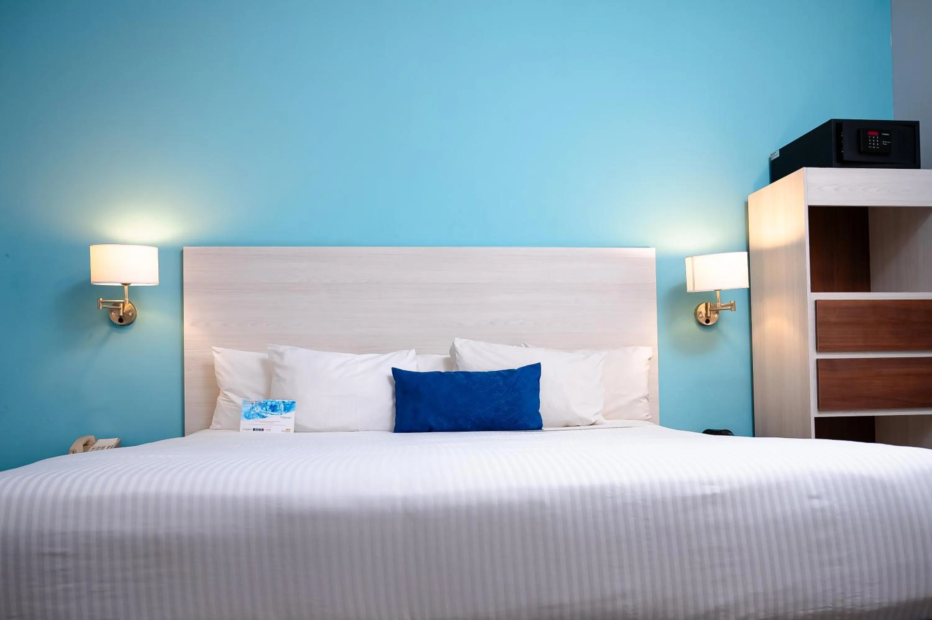 Bed in Comfort Inn & Suites Los Cabos