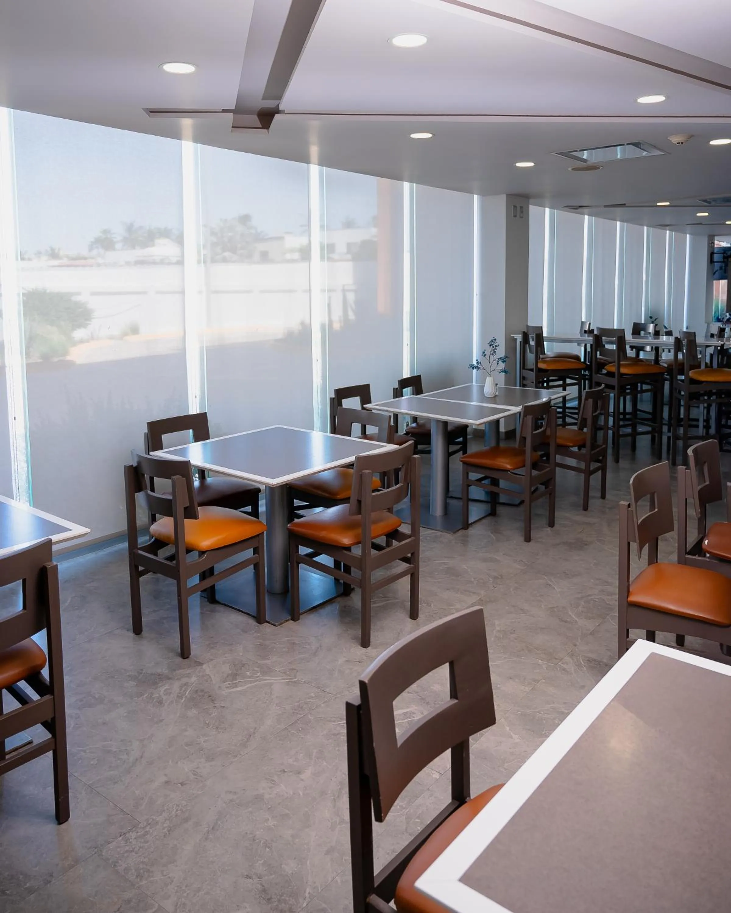 Dining area in Comfort Inn & Suites Los Cabos