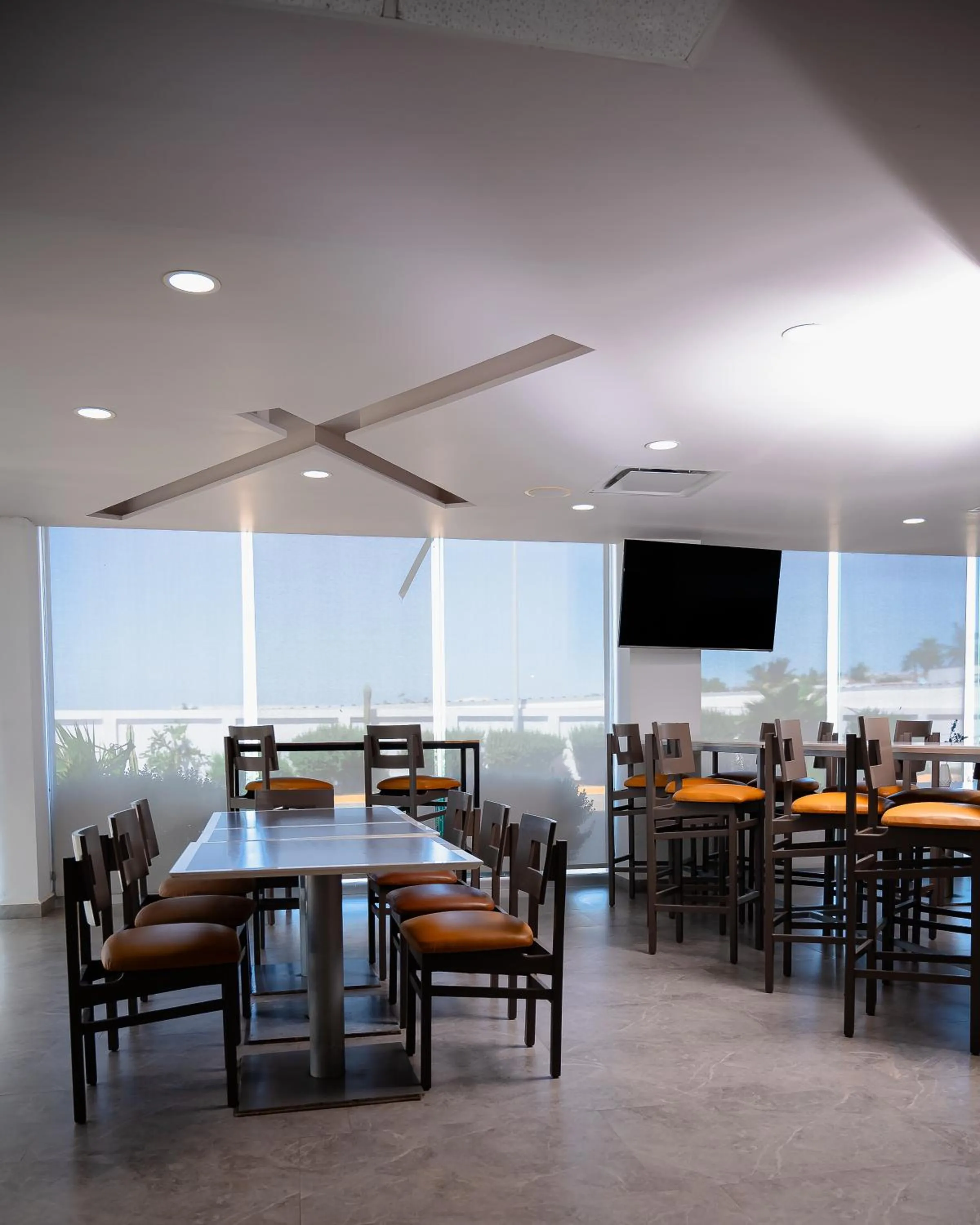 Dining area in Comfort Inn & Suites Los Cabos