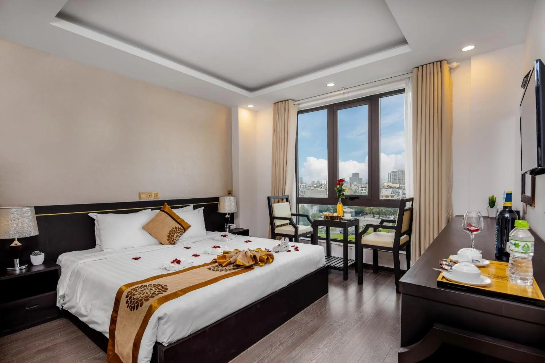 Photo of the whole room, Bed in Hanami Hotel Danang