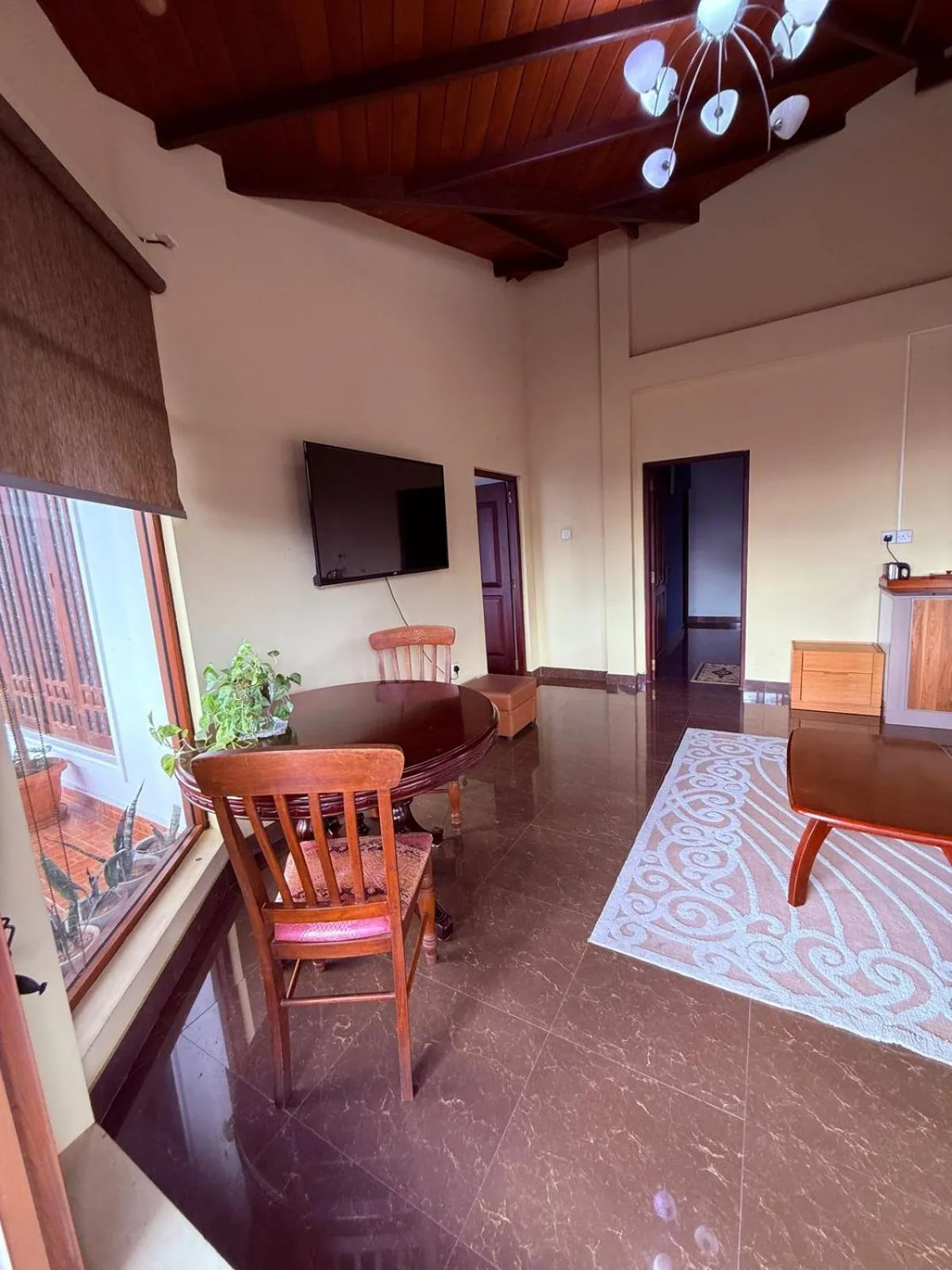 Communal lounge/ TV room in Resident View Homestay