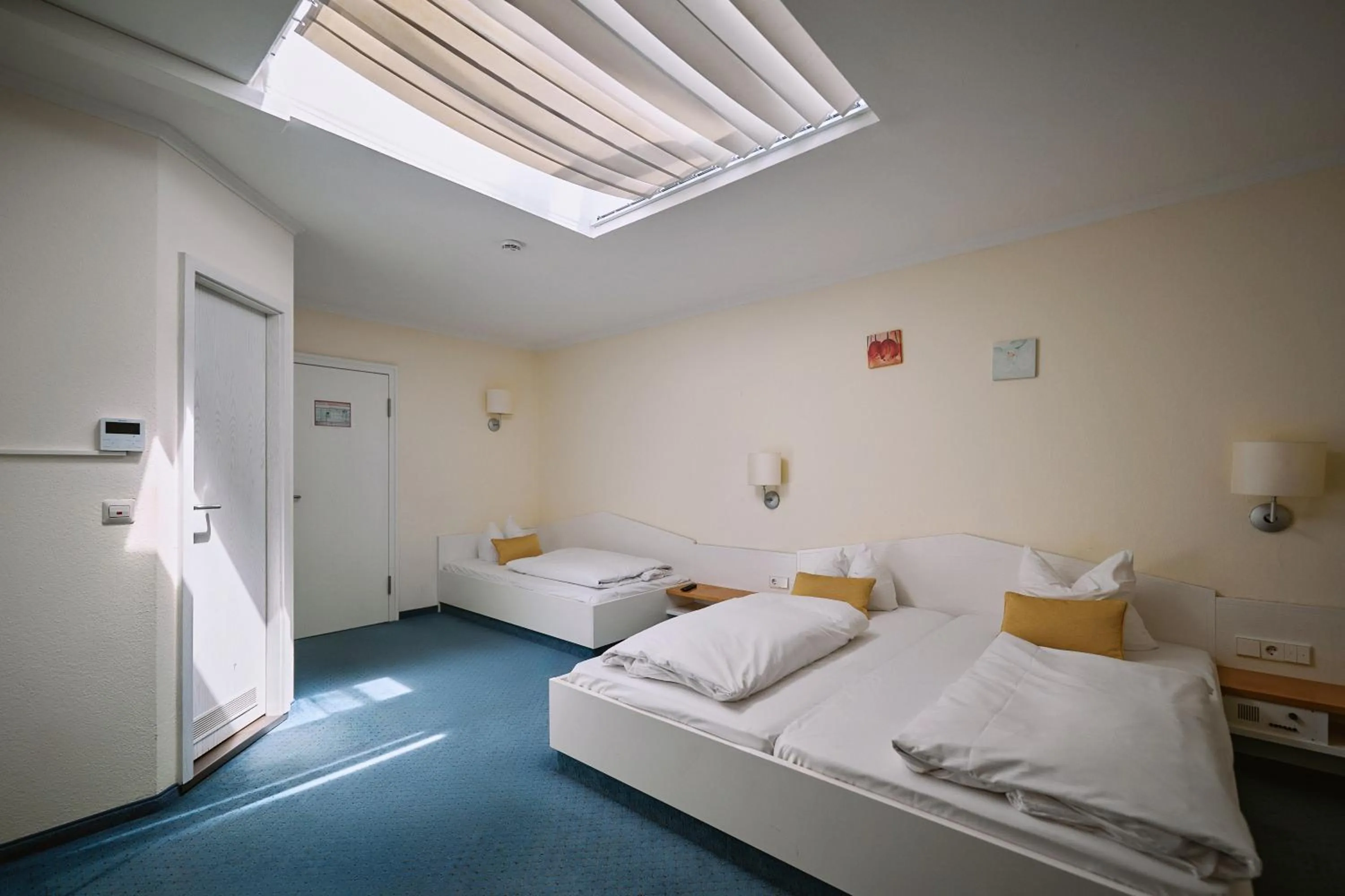 Bed in Herdegen Rooms - Self Check-in